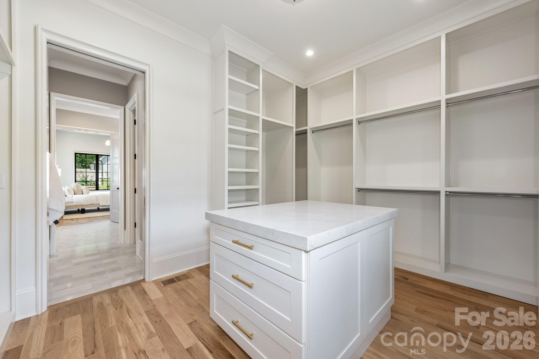 237 N Canterbury Road
