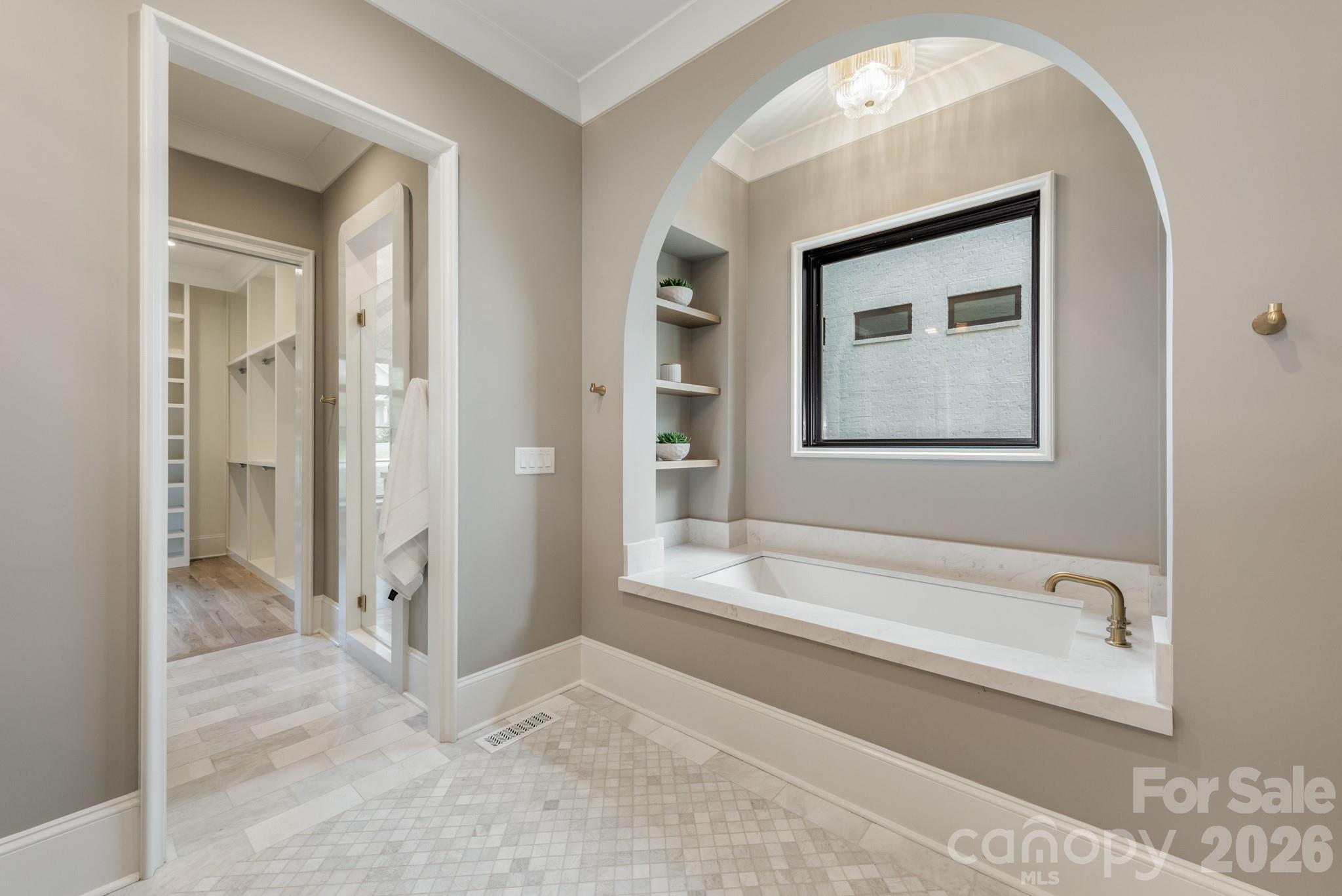 237 N Canterbury Road