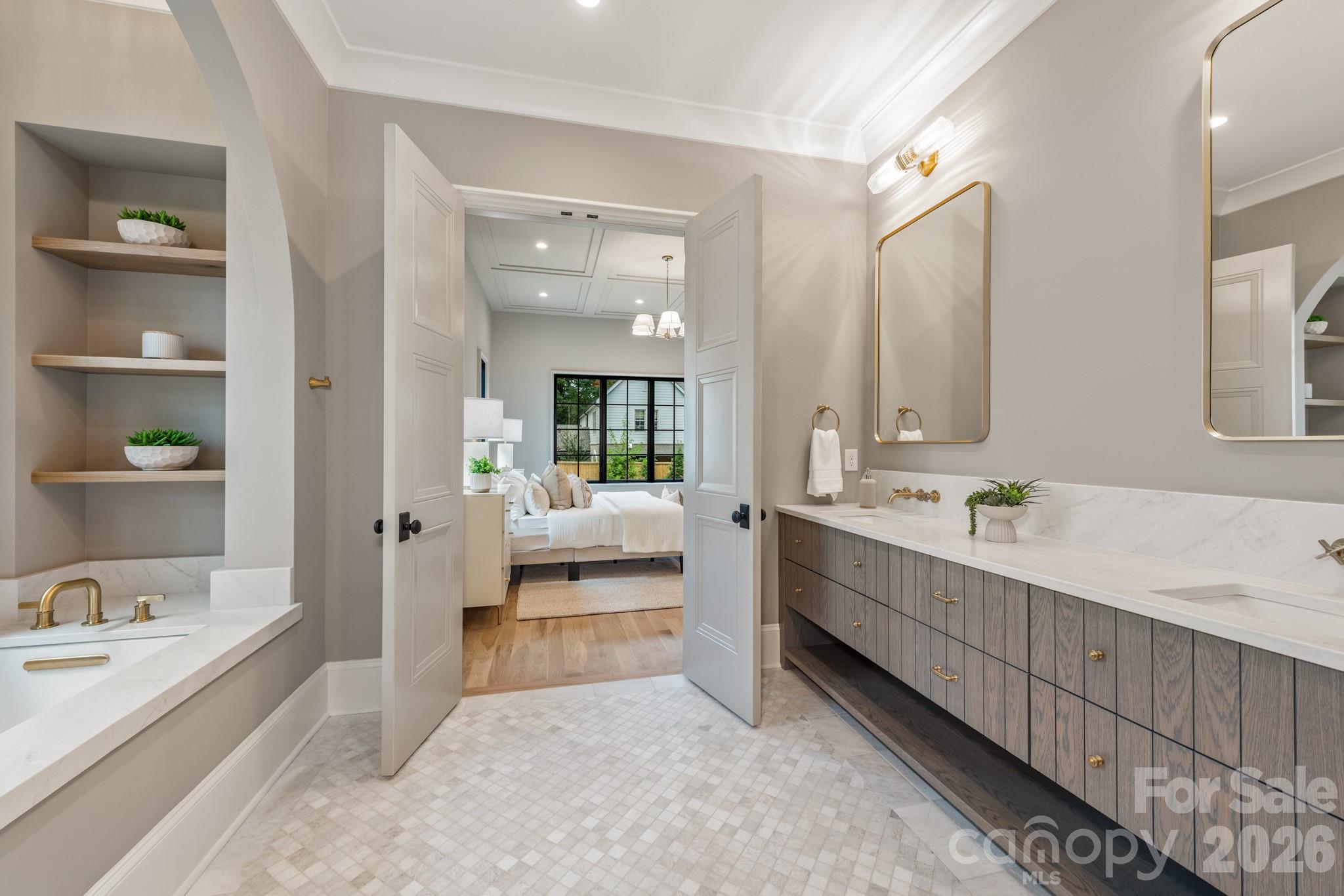 237 N Canterbury Road