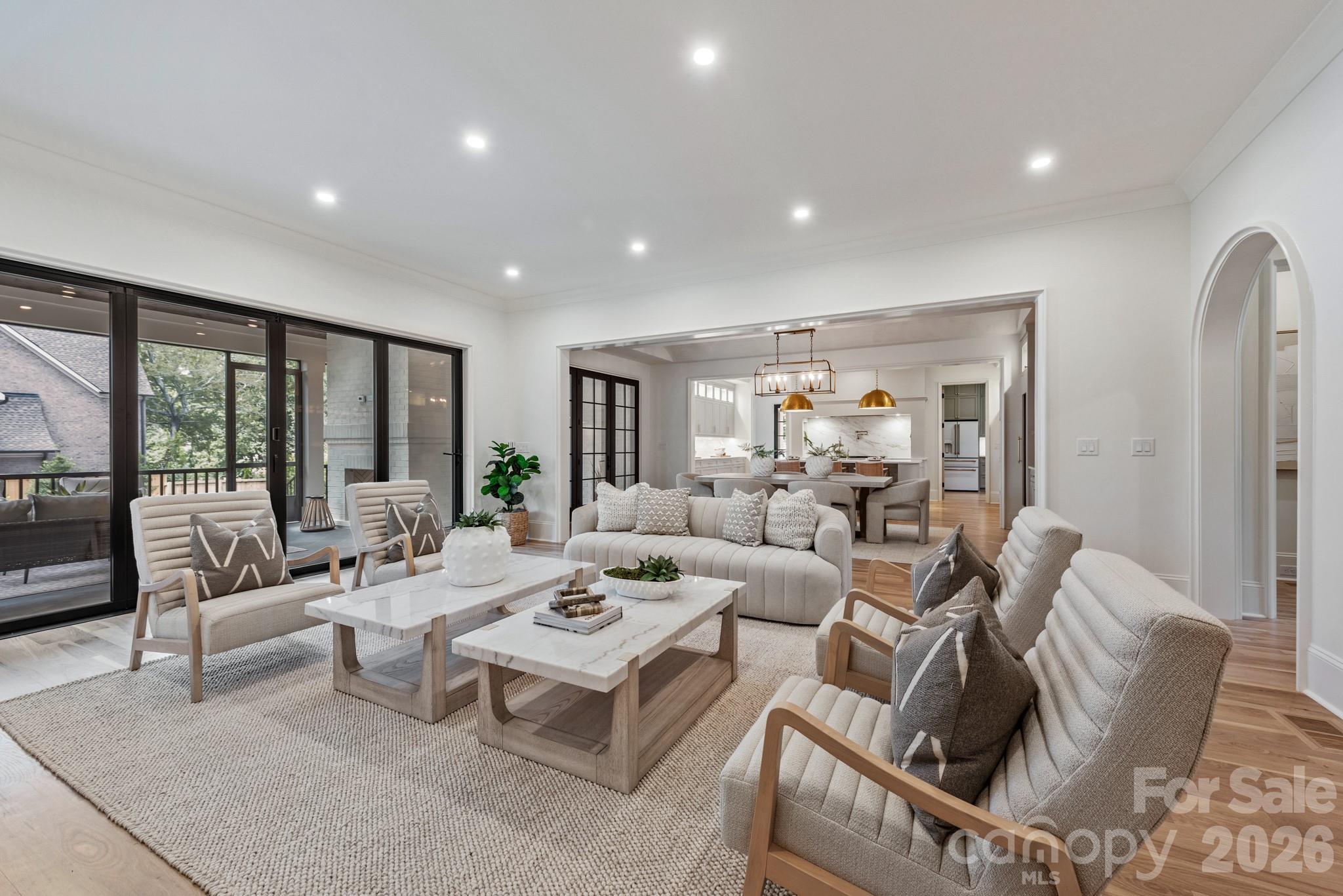 237 N Canterbury Road