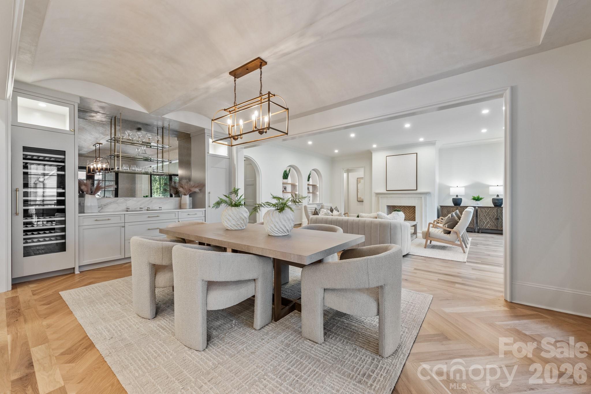 237 N Canterbury Road