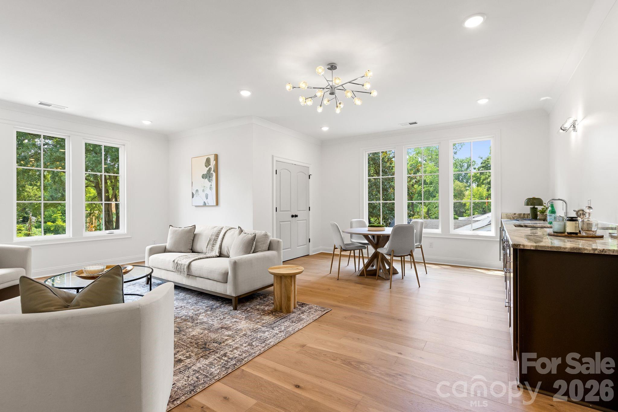 815 Manhasset Road