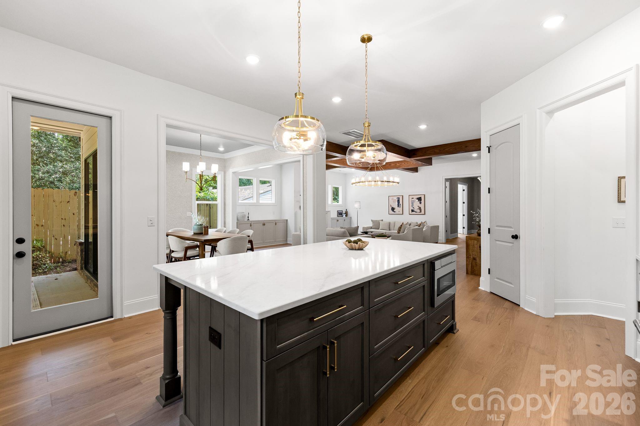 815 Manhasset Road