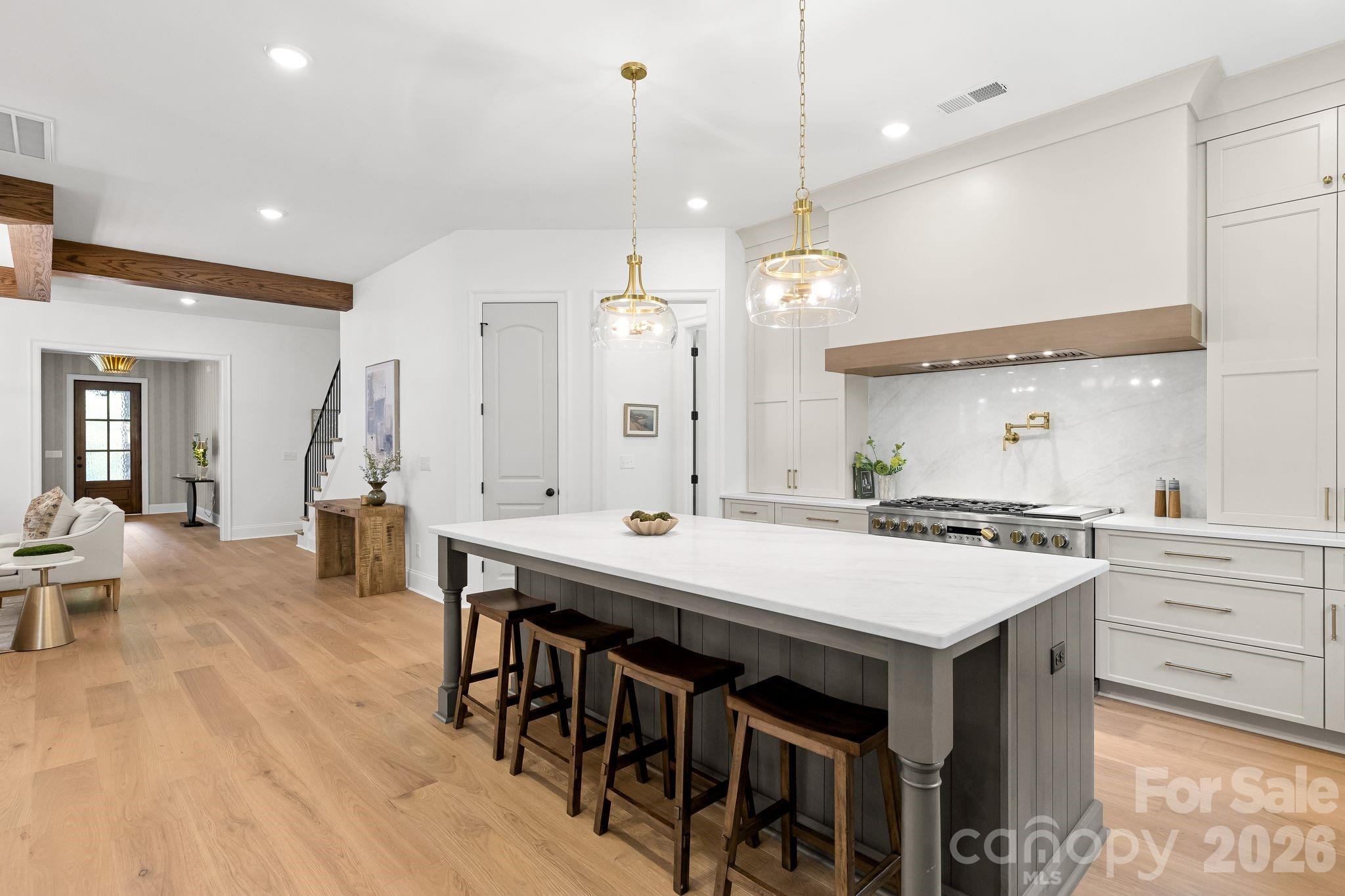 815 Manhasset Road
