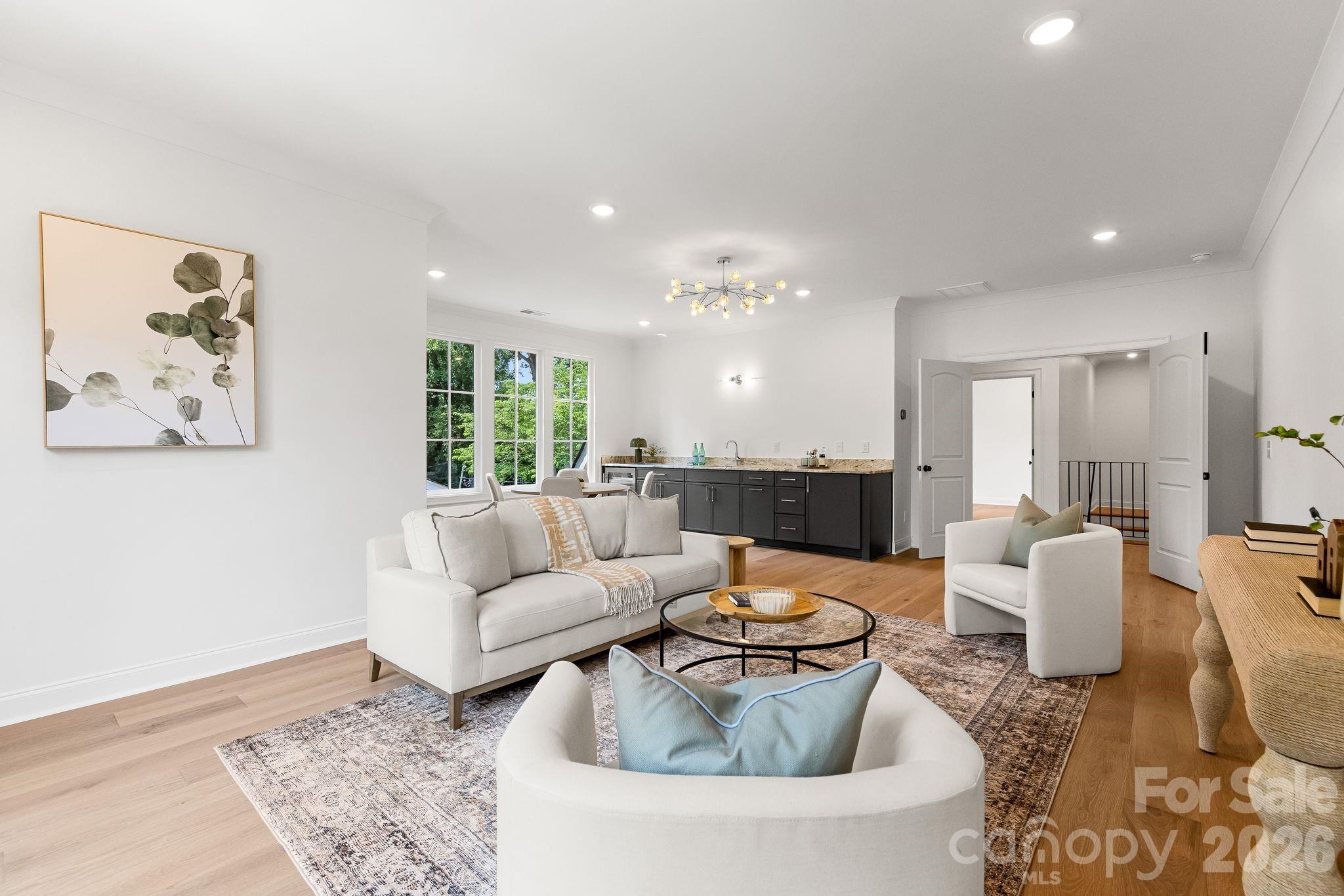 815 Manhasset Road