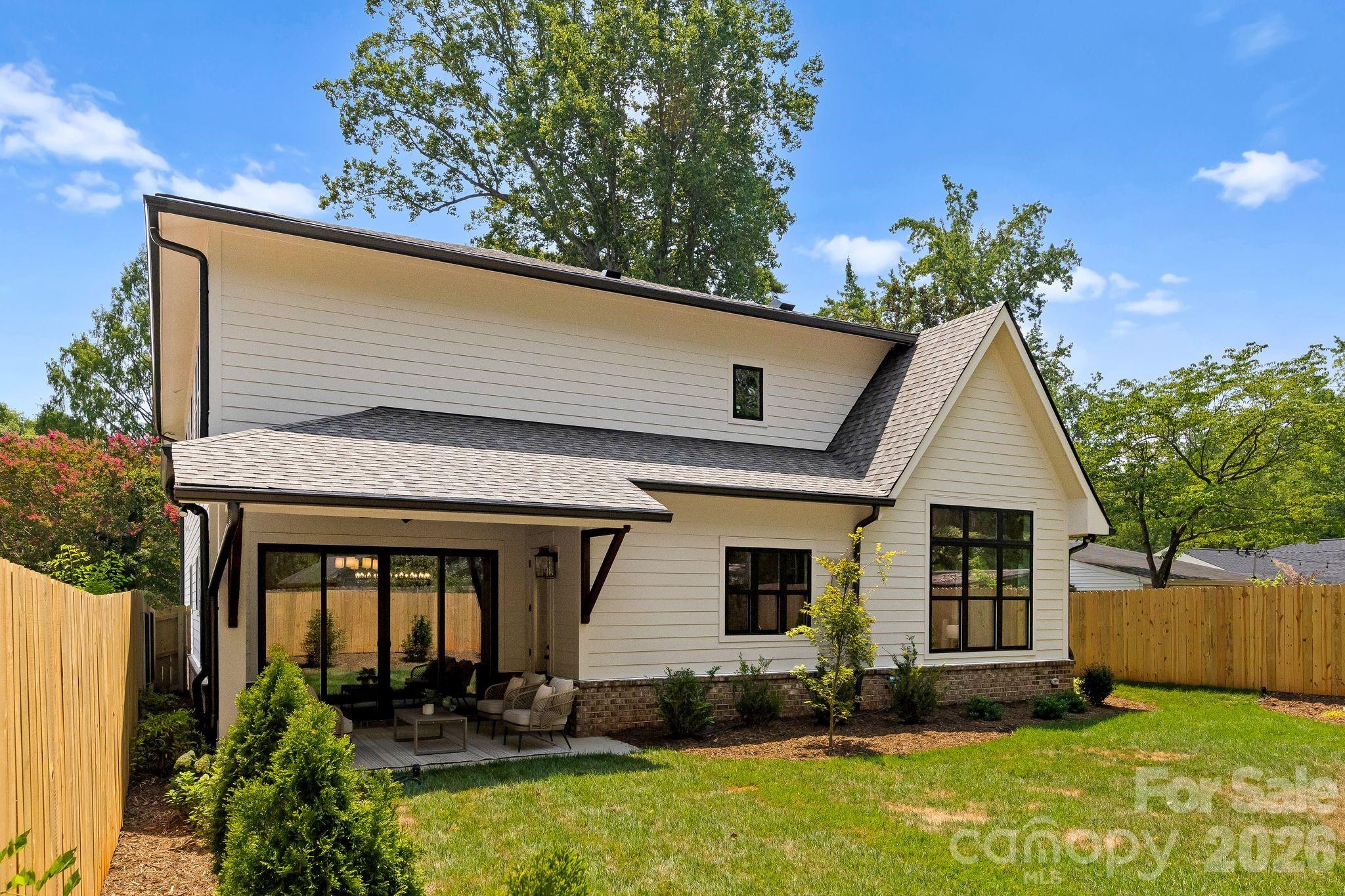 815 Manhasset Road