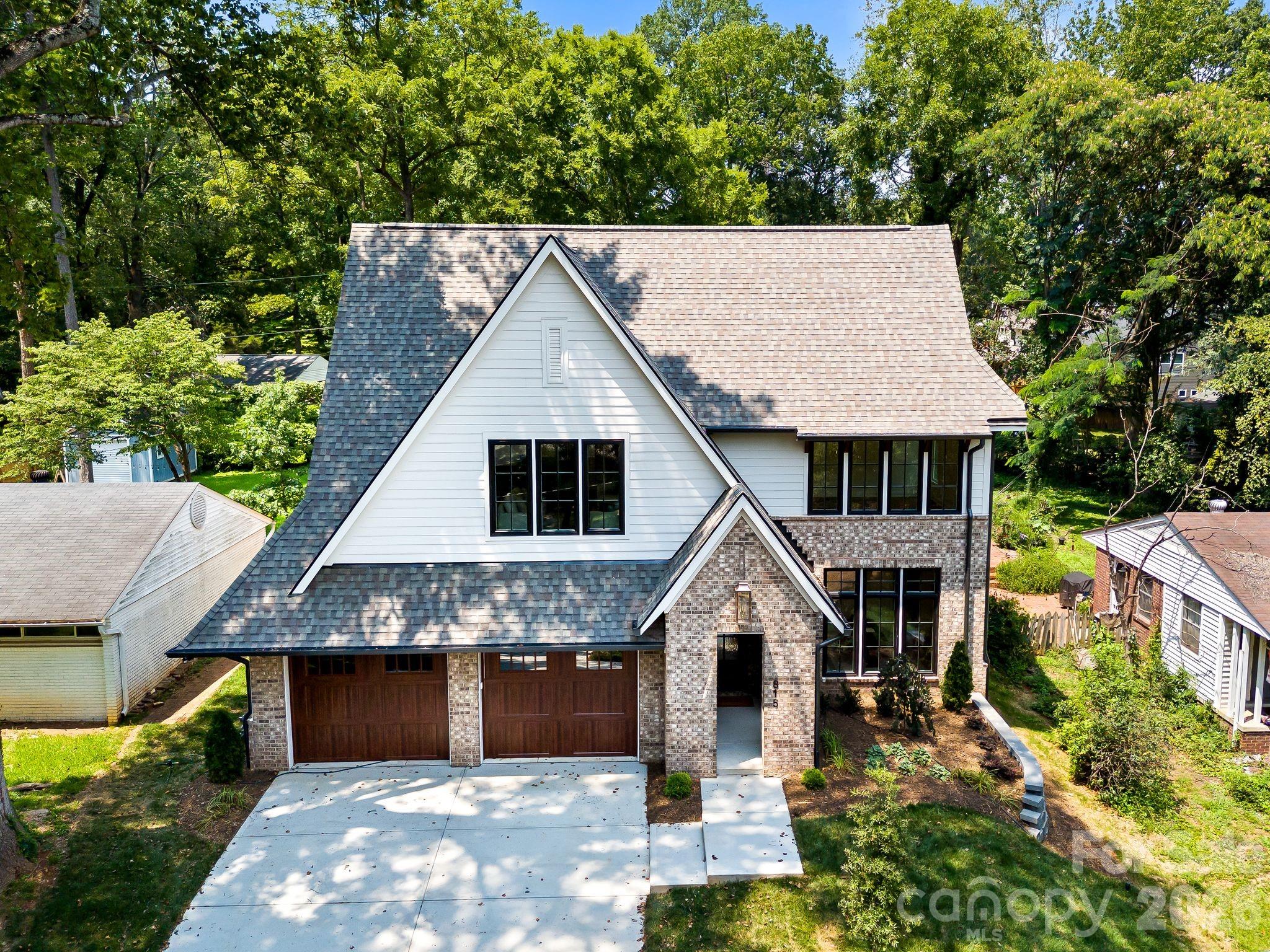 815 Manhasset Road
