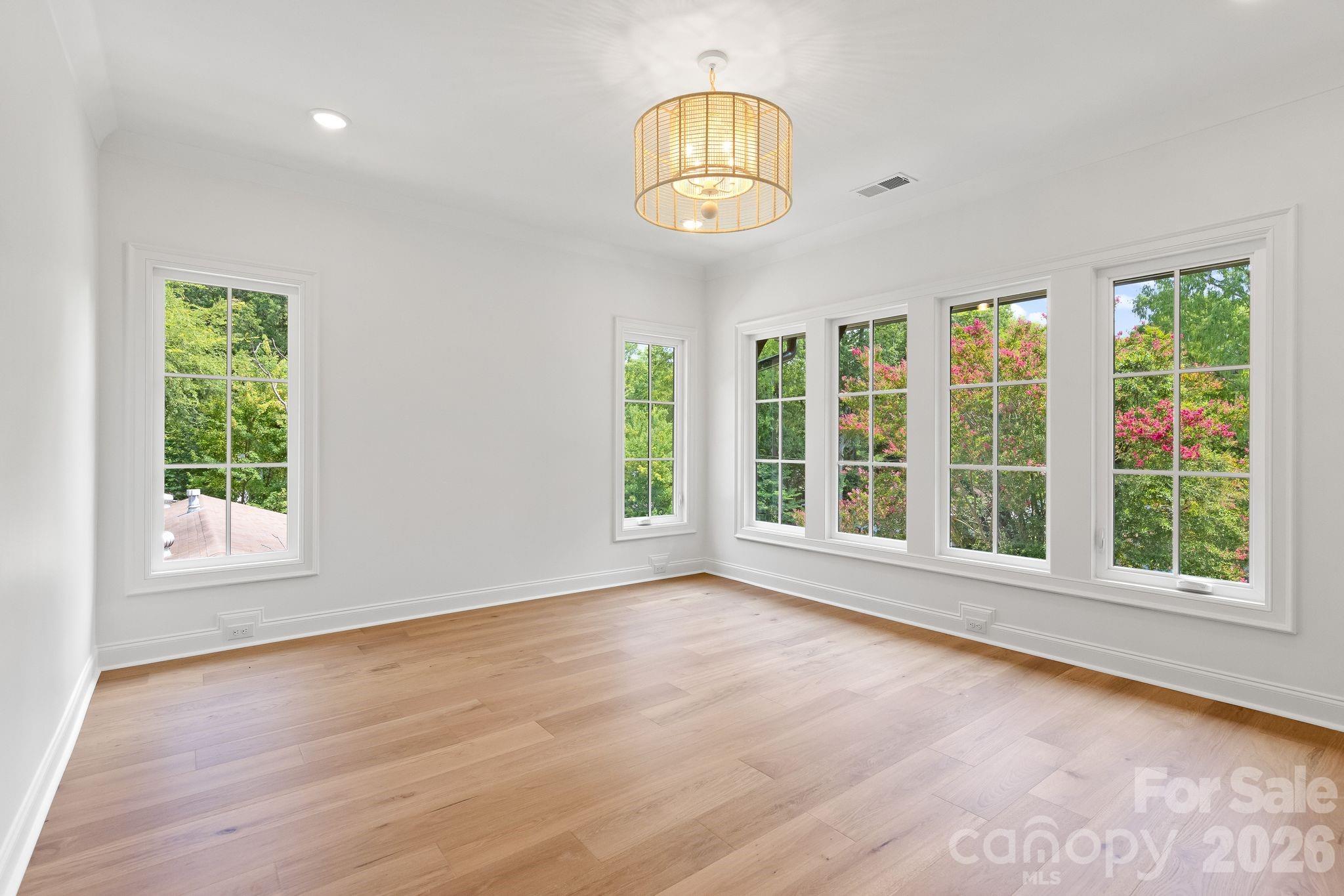 815 Manhasset Road