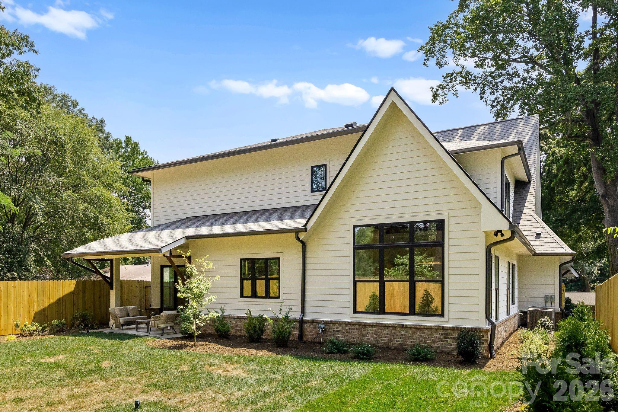 815 Manhasset Road