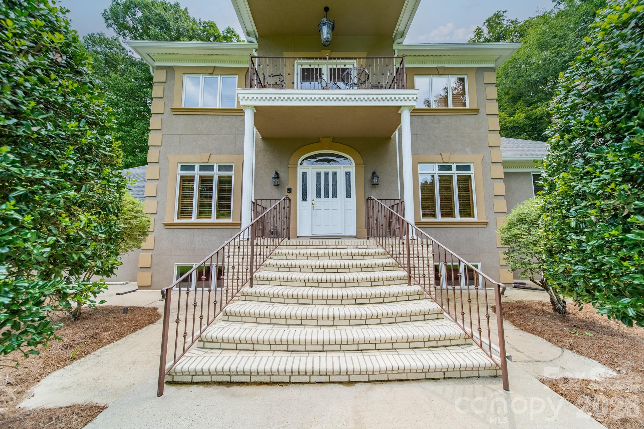 624 Springbrook Avenue NE
