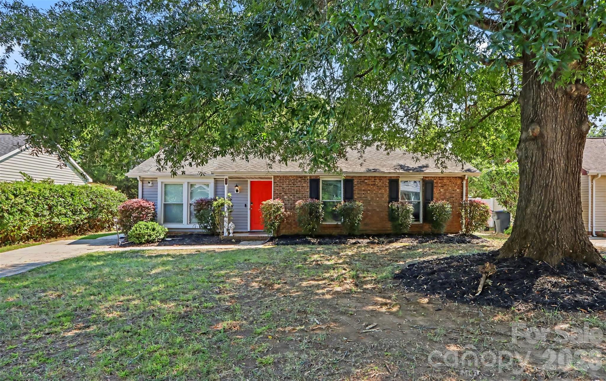 3001 Old House Circle