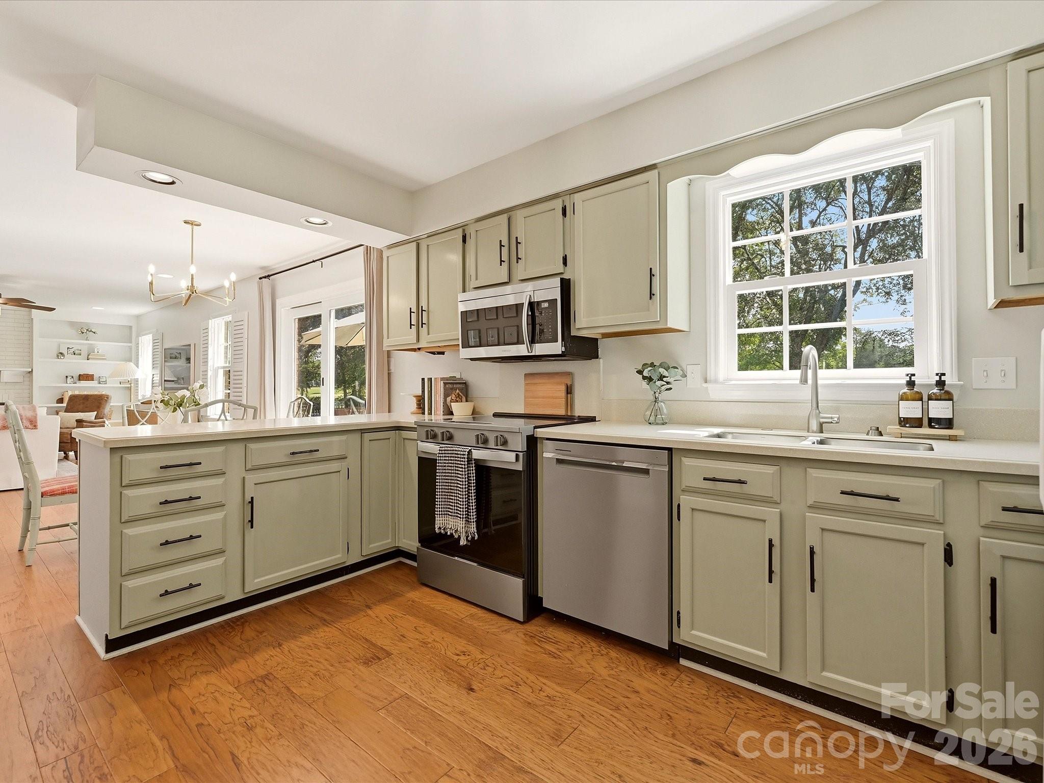 4638 DEANSCROFT Drive