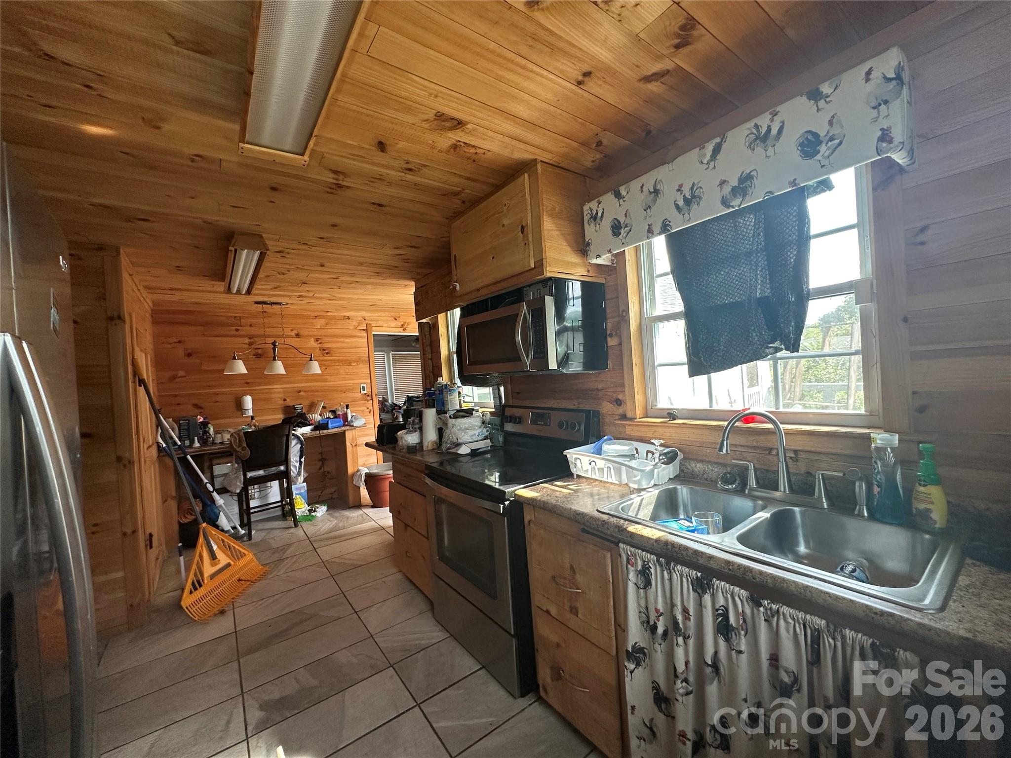 609 Front Street Unit: 5