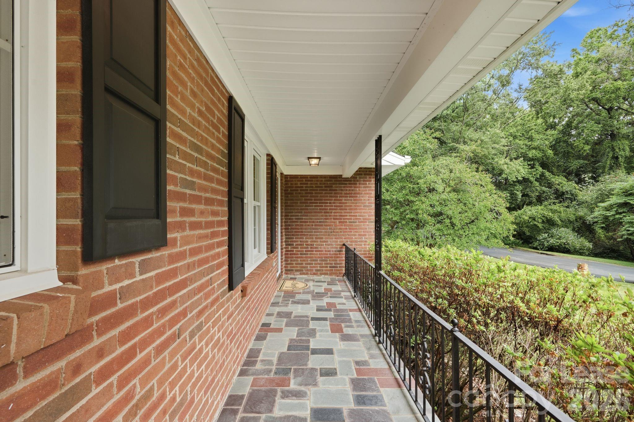 926 Shady Bluff Drive