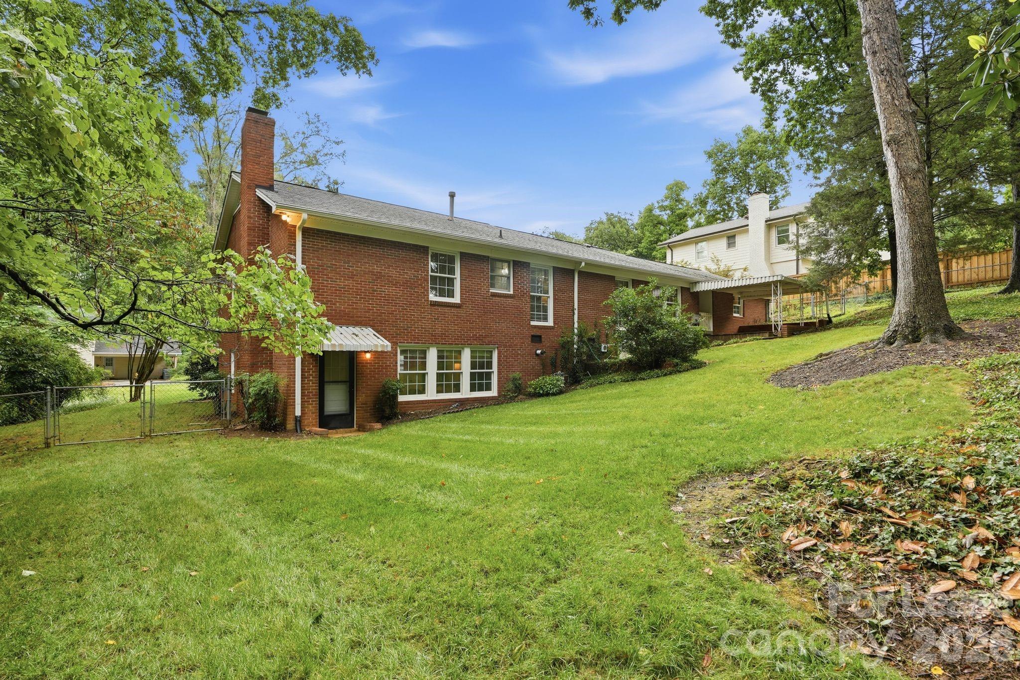 926 Shady Bluff Drive