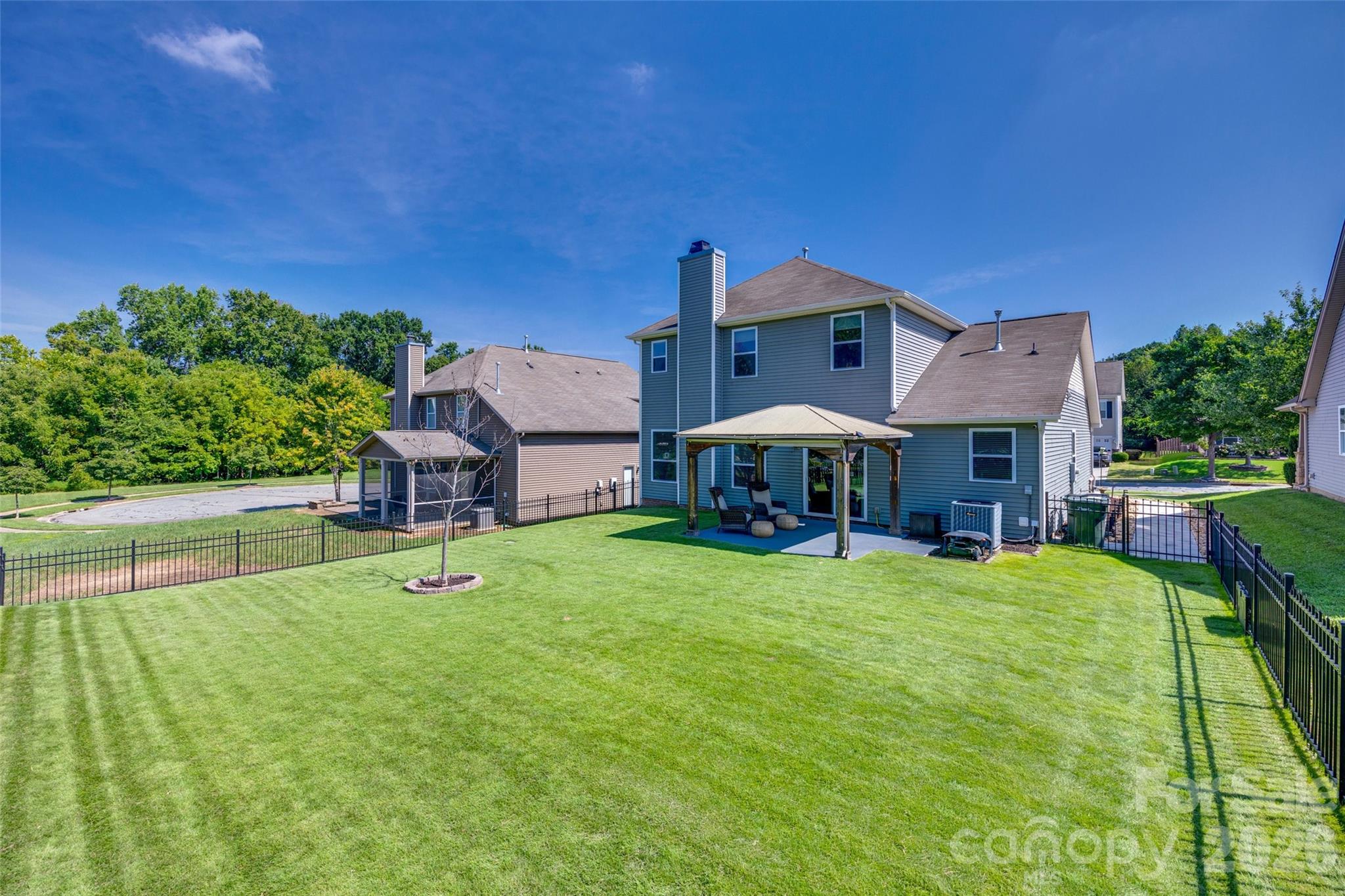 305 Laurel Bay Street NW