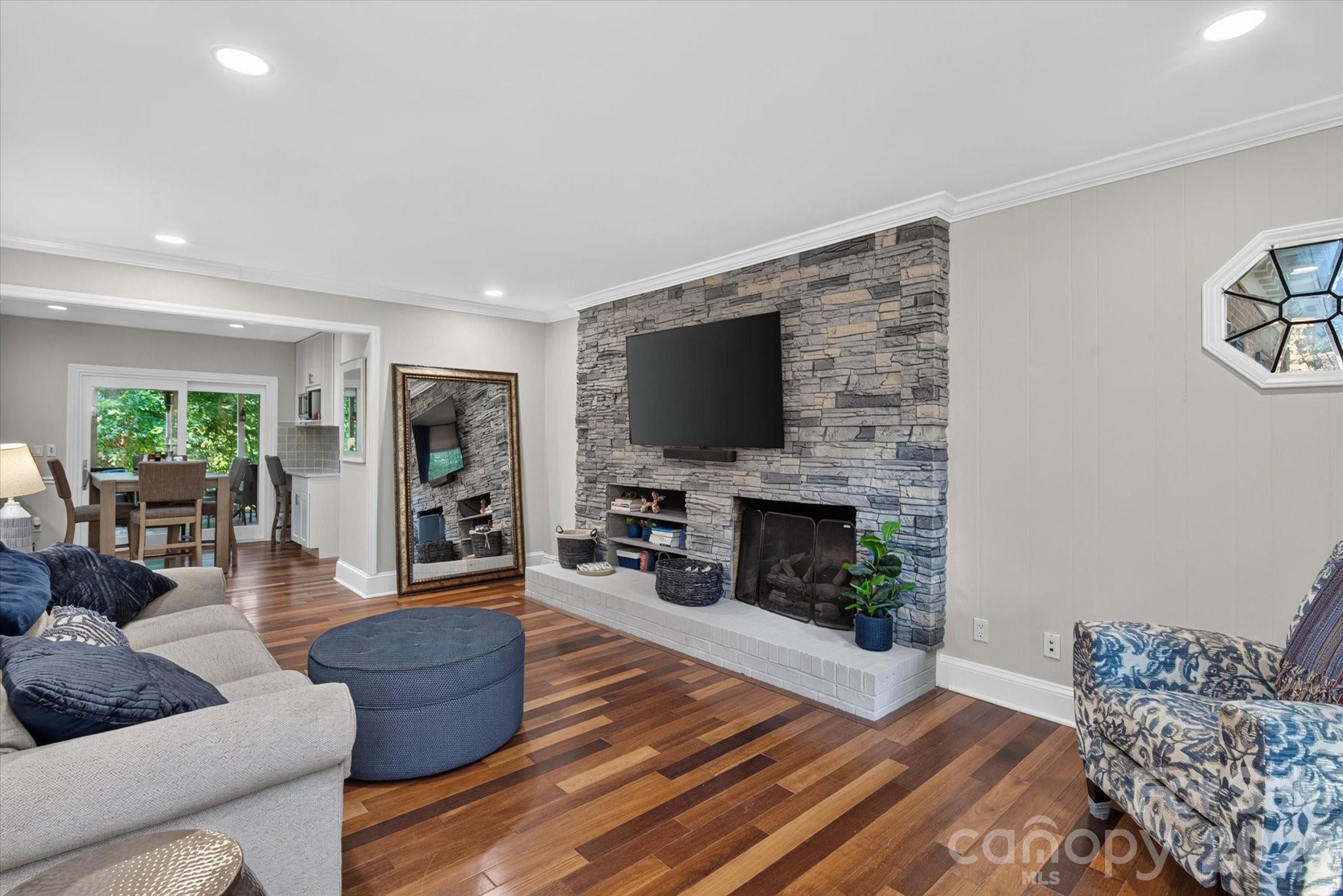 10009 Thomas Payne Circle