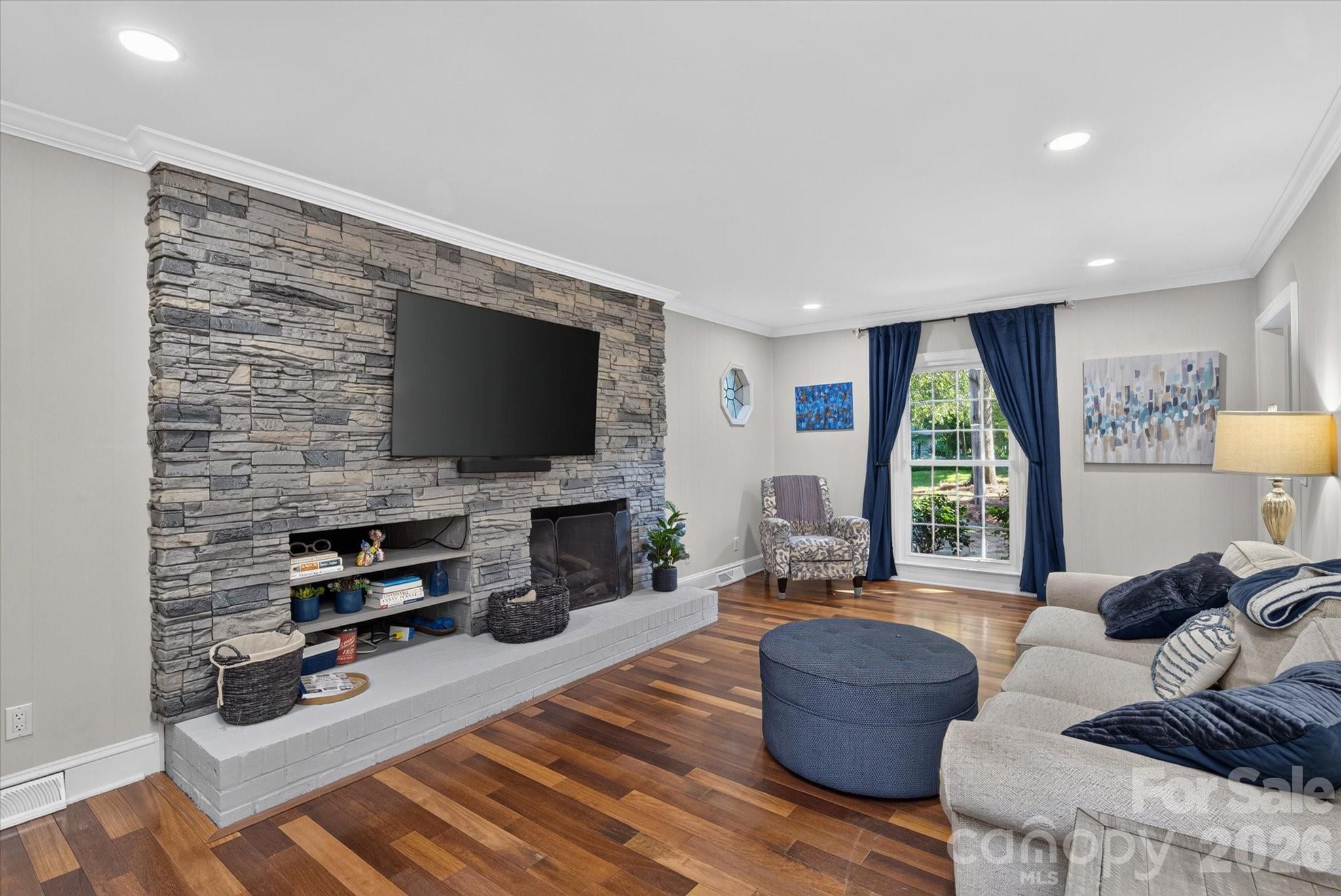 10009 Thomas Payne Circle