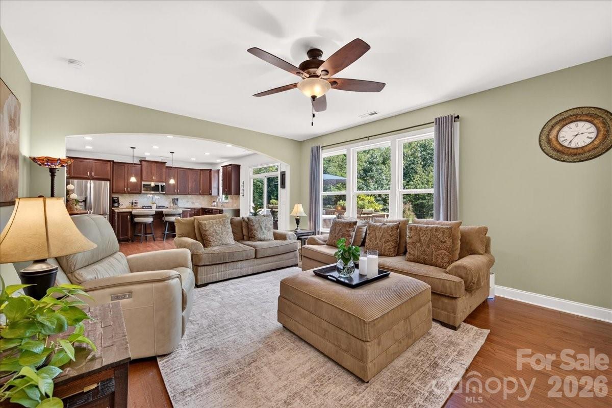 2518 Logan Caroline Lane