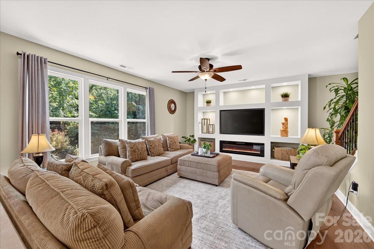 2518 Logan Caroline Lane