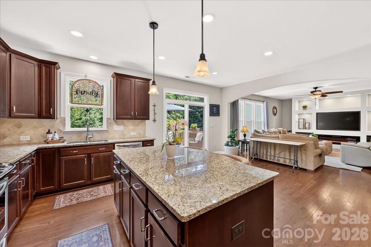 2518 Logan Caroline Lane
