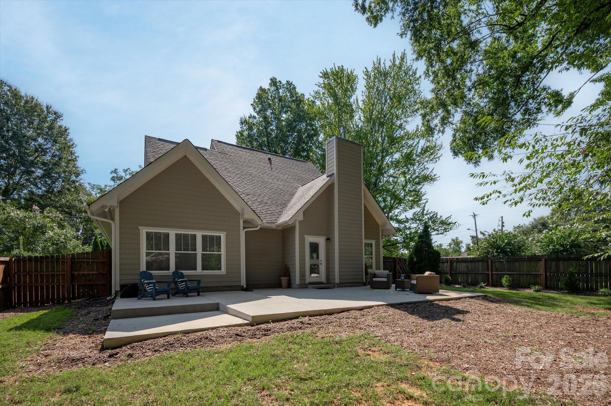 2562 Roseview Lane