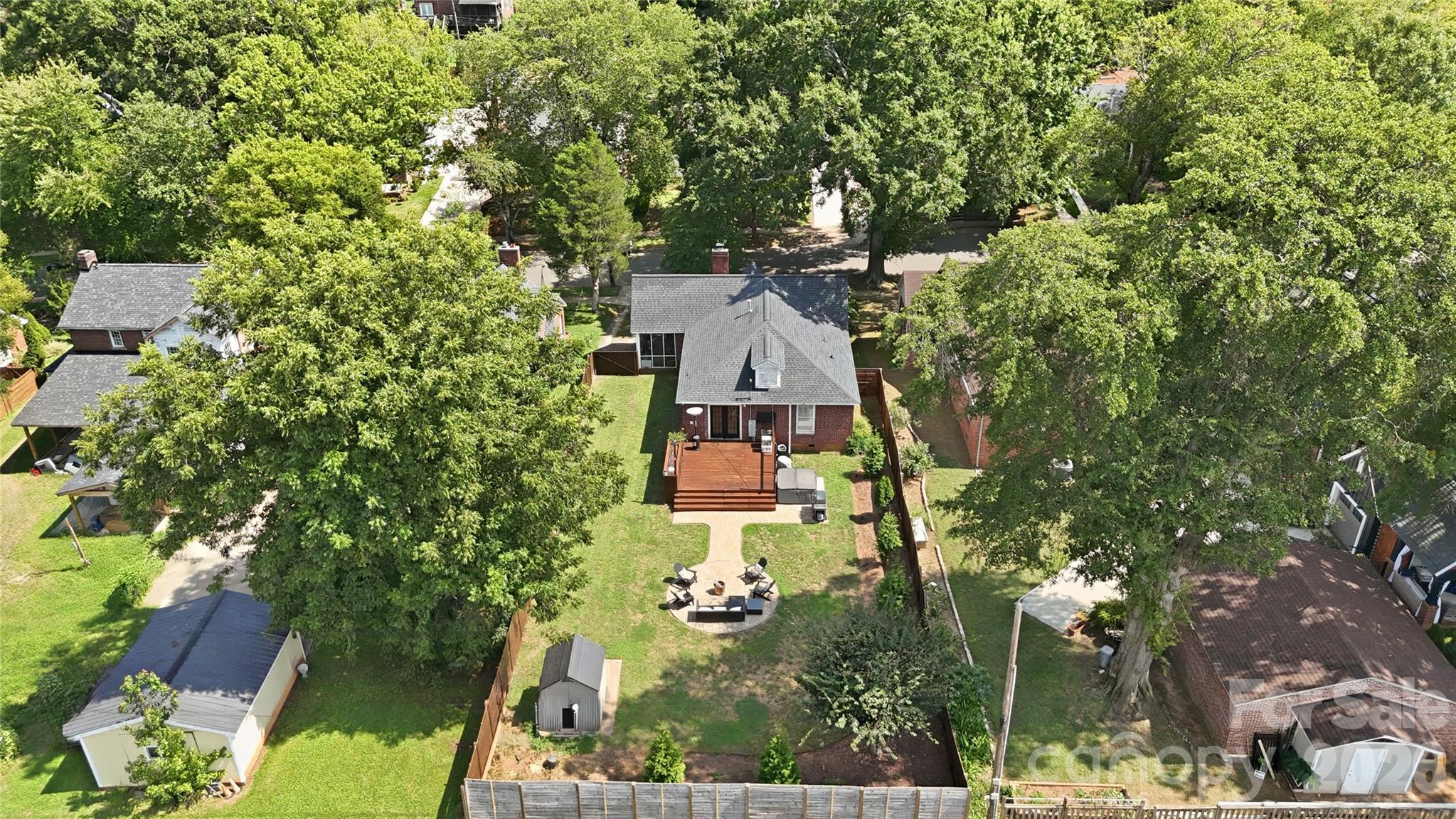 700 Woodruff Place