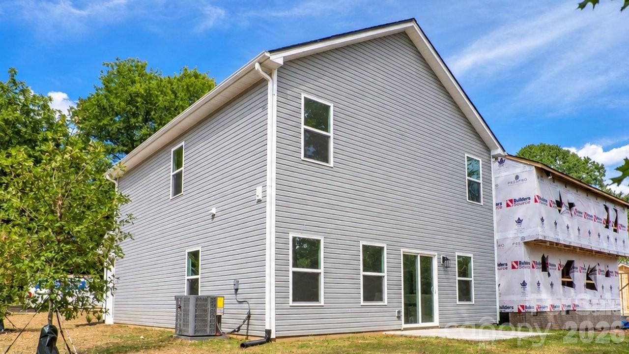 727 Key Street W