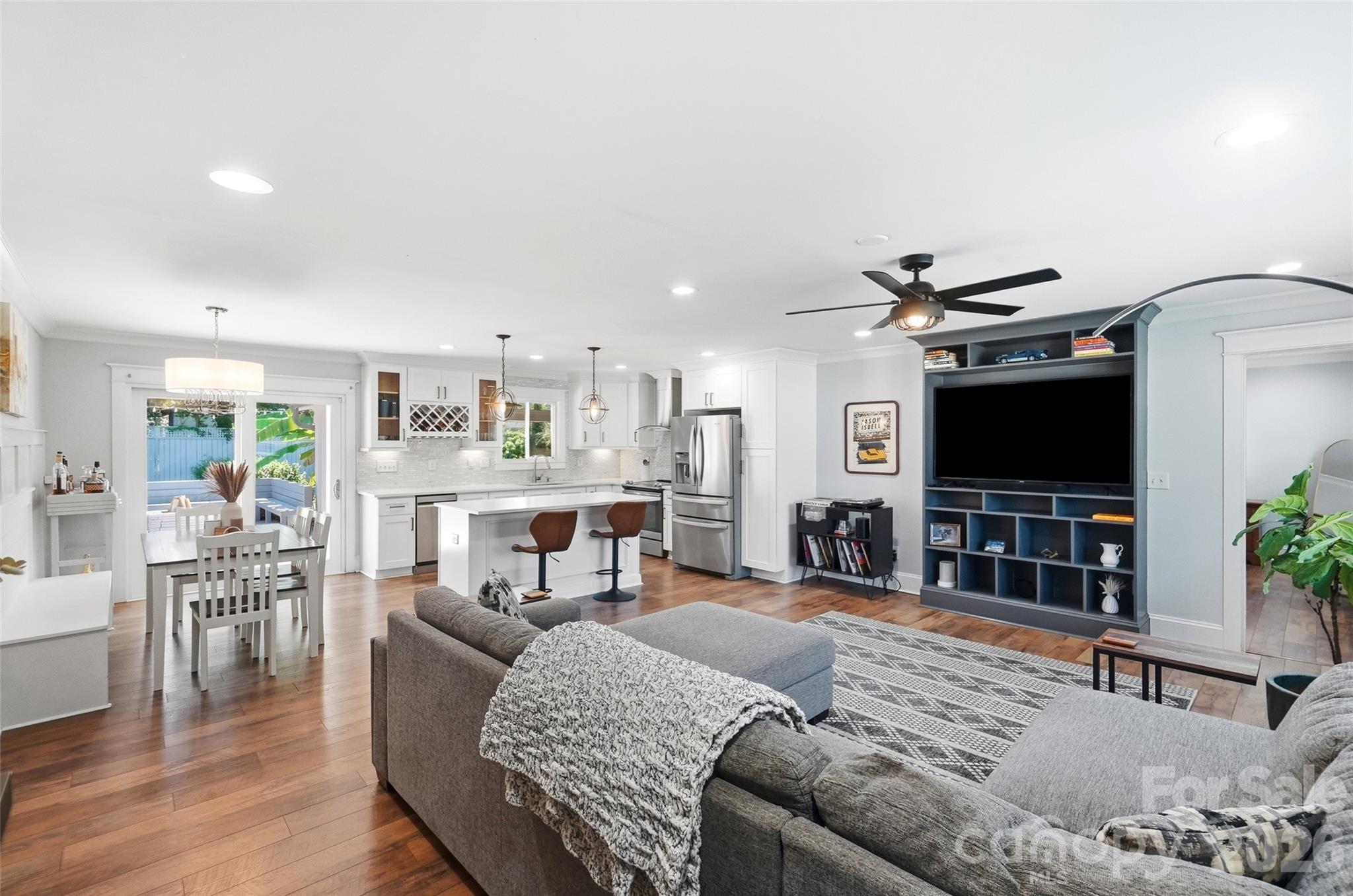 1901 Clearwood Lane