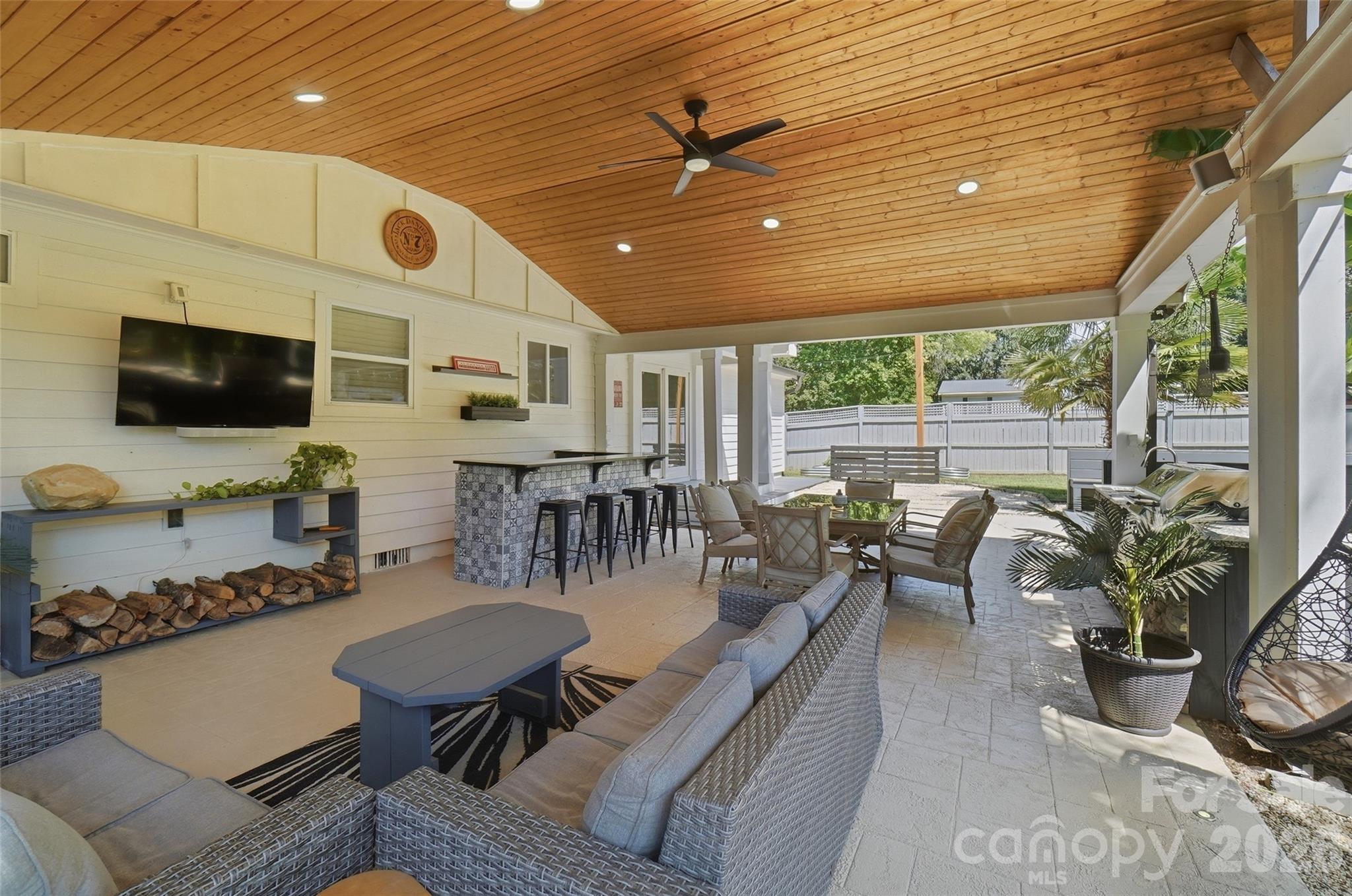 1901 Clearwood Lane