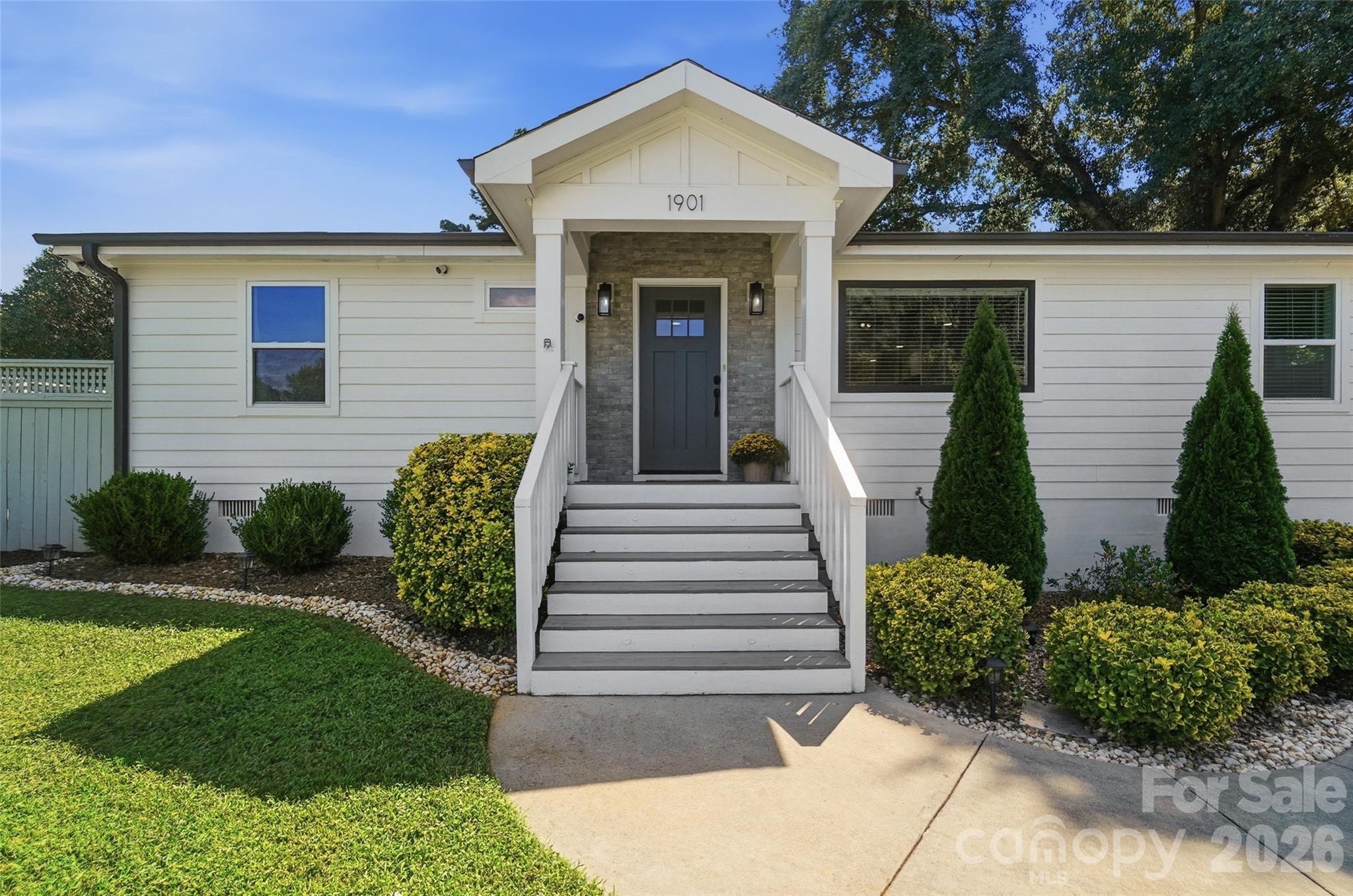 1901 Clearwood Lane