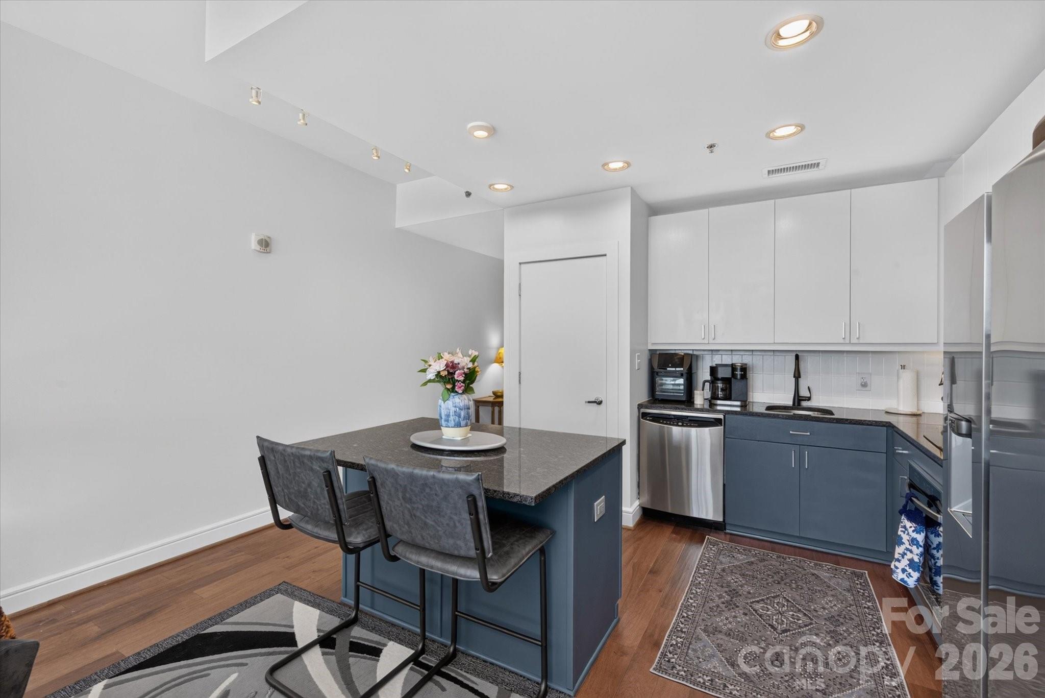 333 W Trade Street Unit: 2005