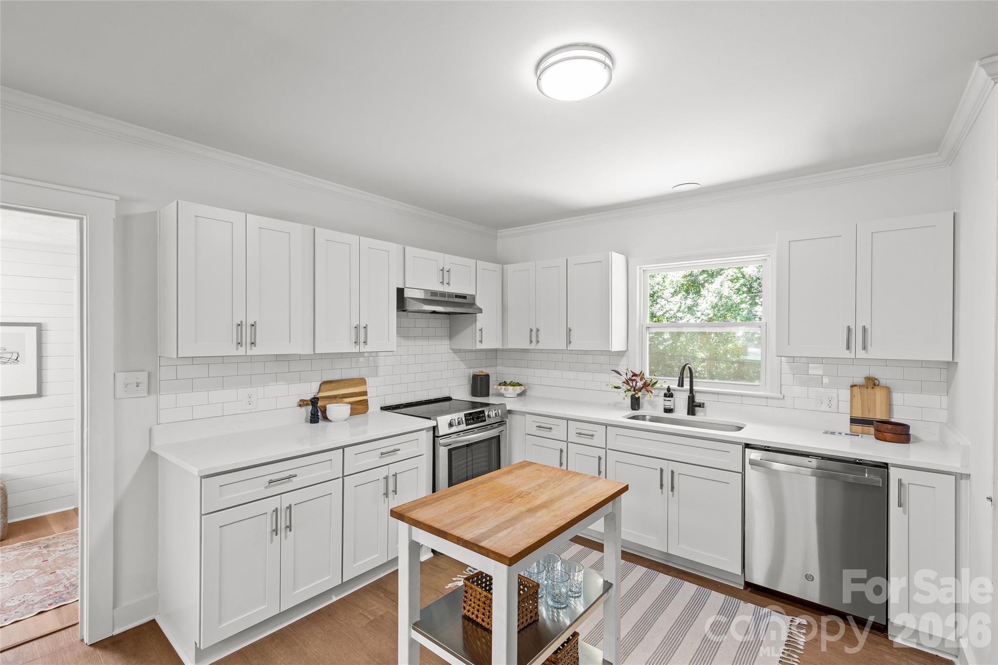 1915 Birchcrest Drive