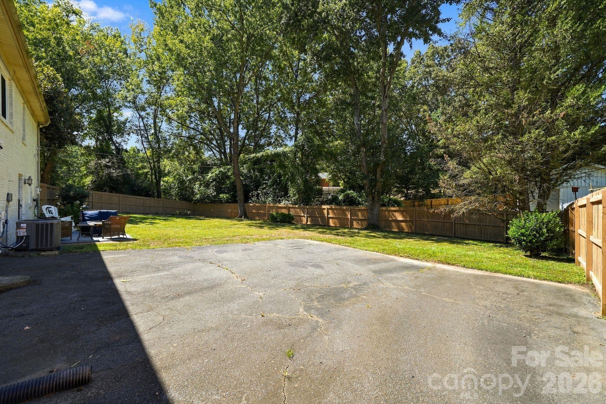 912 Tally Ho Court