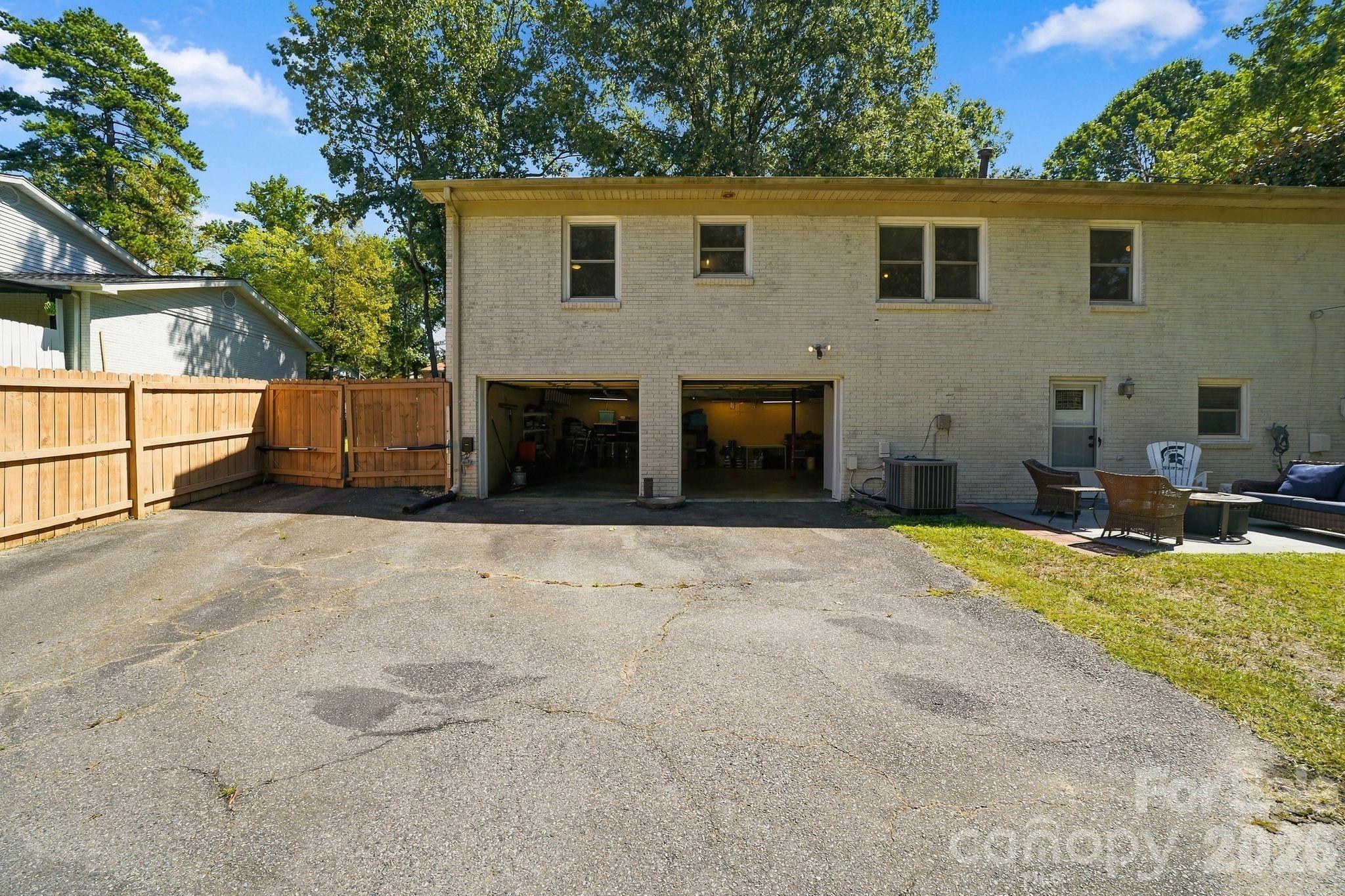 912 Tally Ho Court