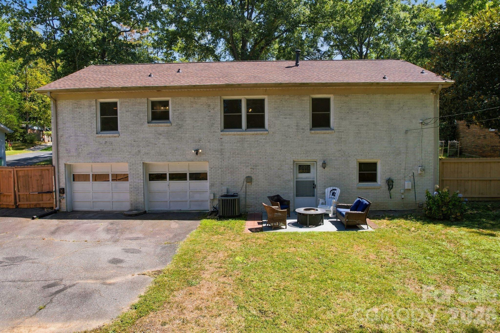 912 Tally Ho Court