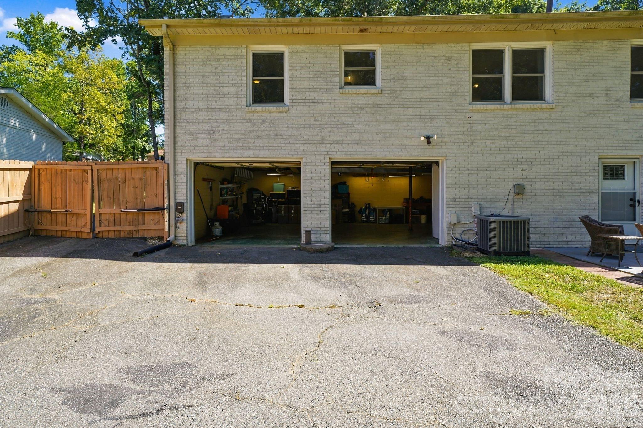 912 Tally Ho Court