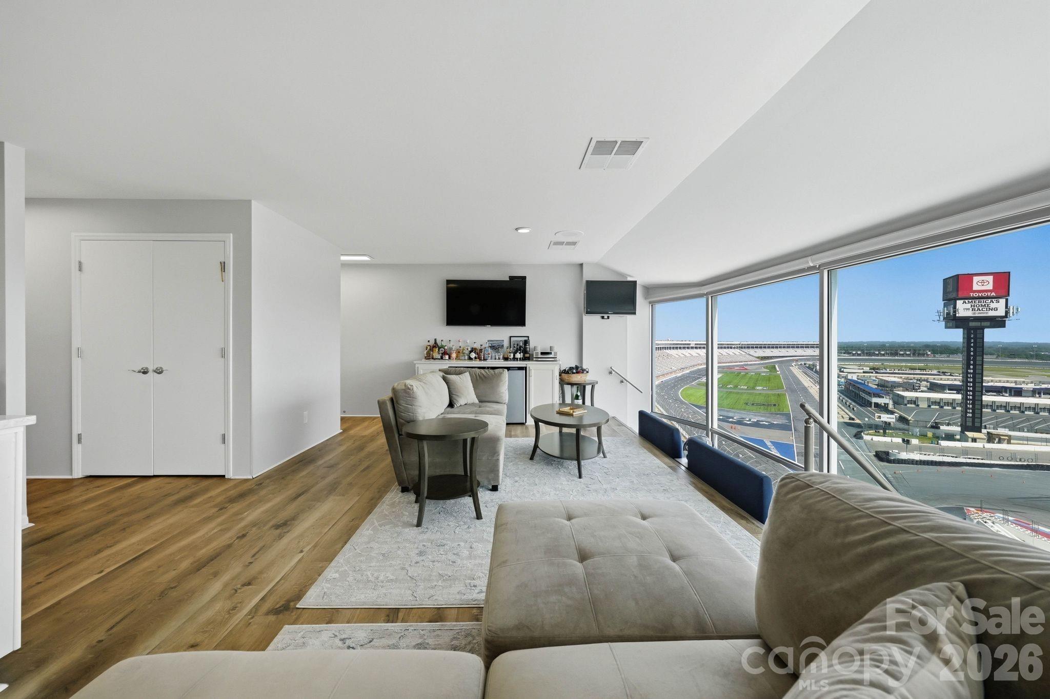 4721 Morehead Road Unit: 202