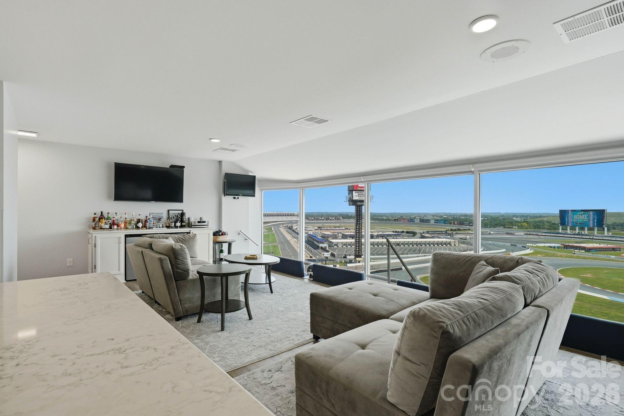 4721 Morehead Road Unit: 202