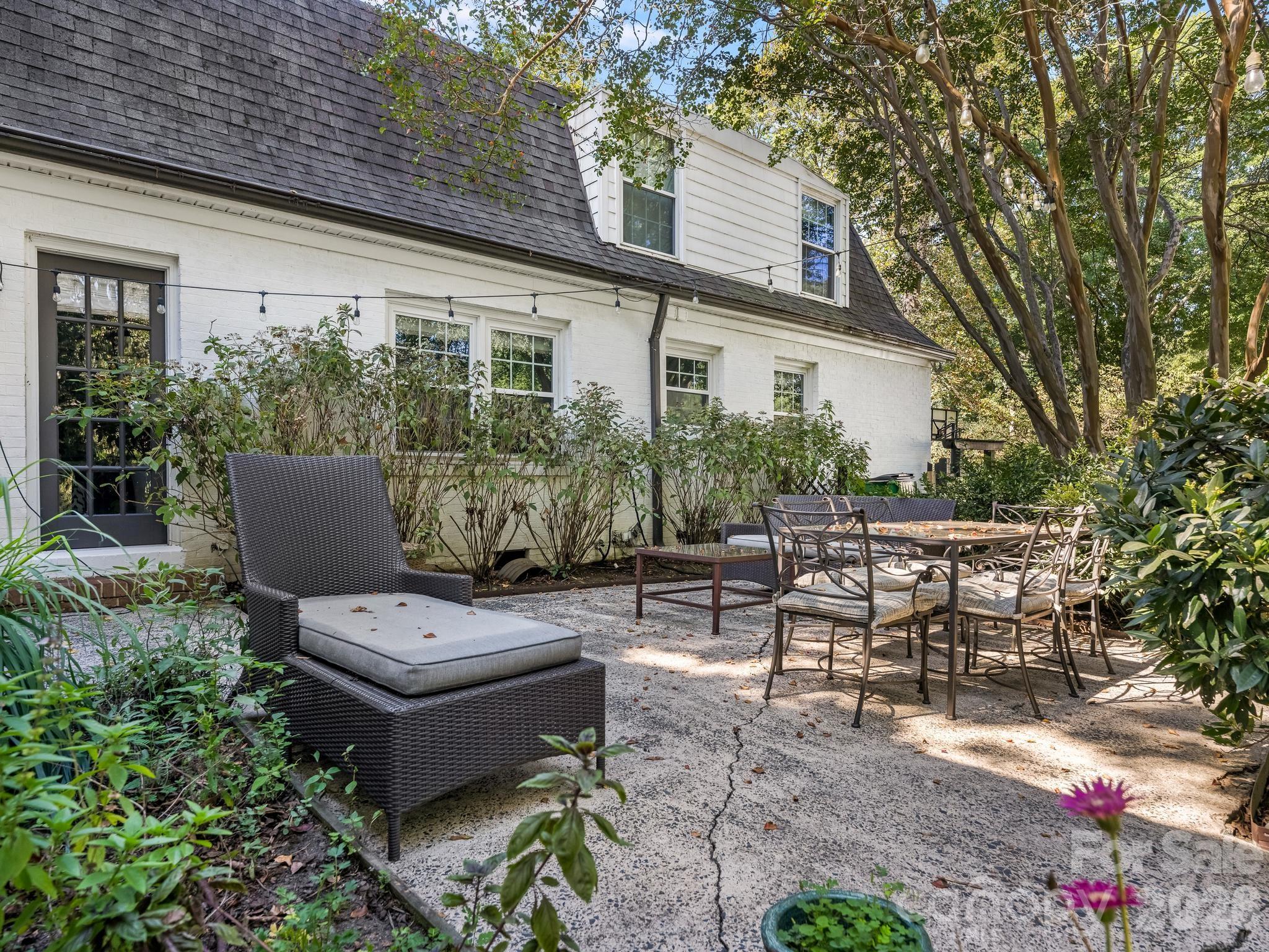 2516 Handley Place
