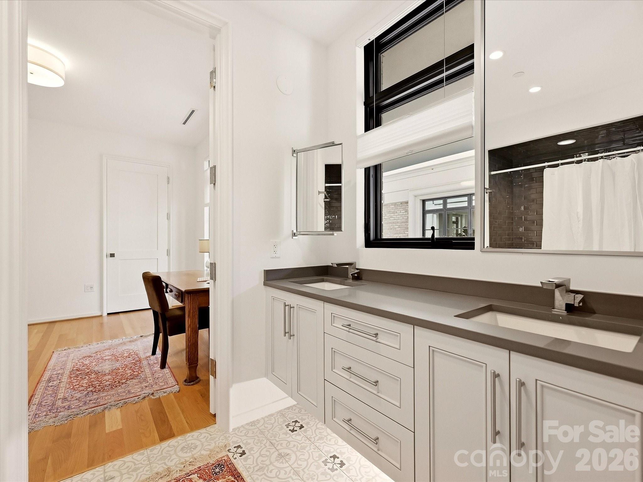 1333 Queens Road Unit: C3