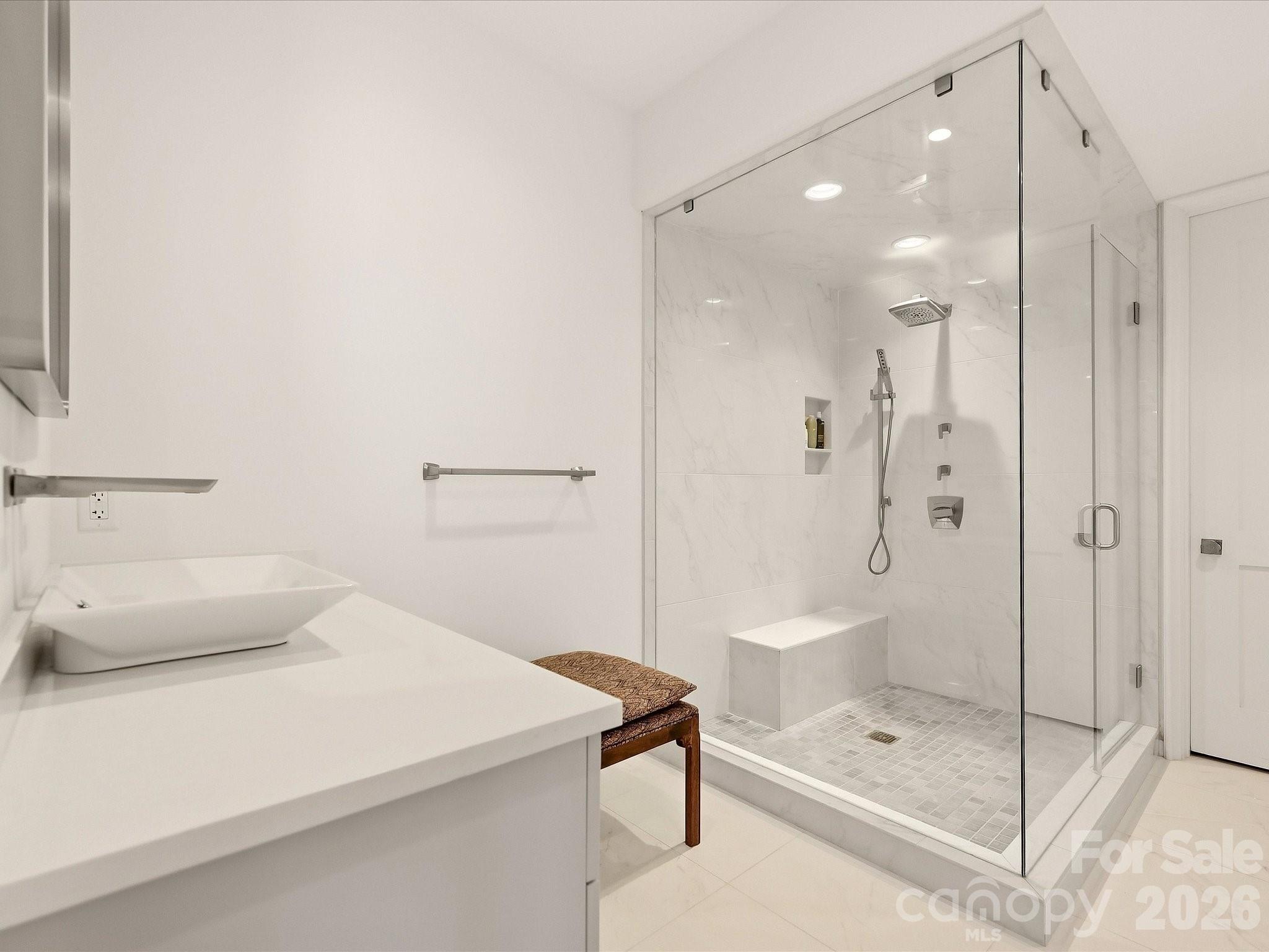 1333 Queens Road Unit: C3