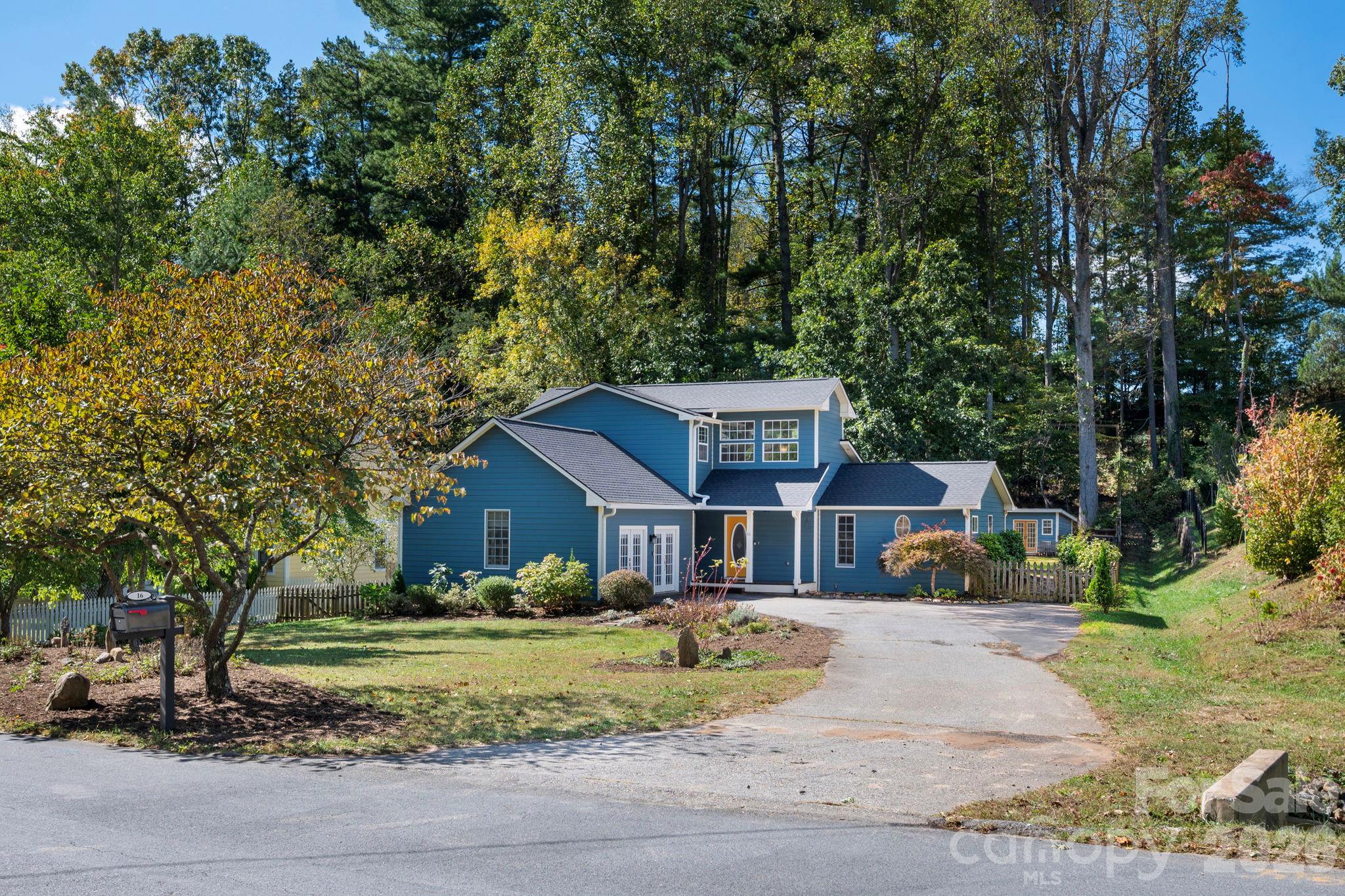 16 Pinecroft Road