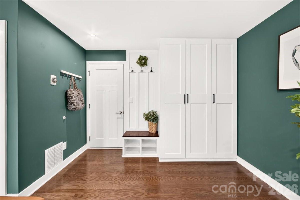 1728 Town Oak Lane
