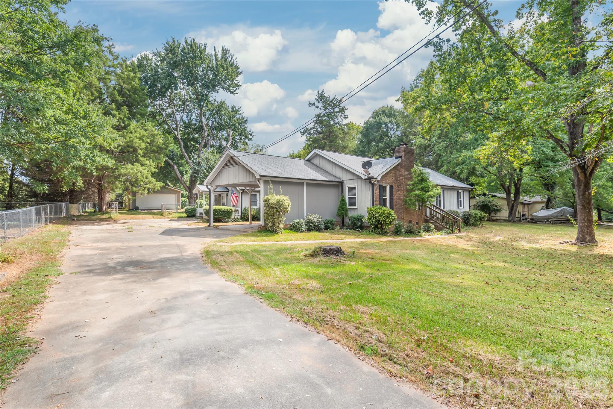 1011 Robin Lane