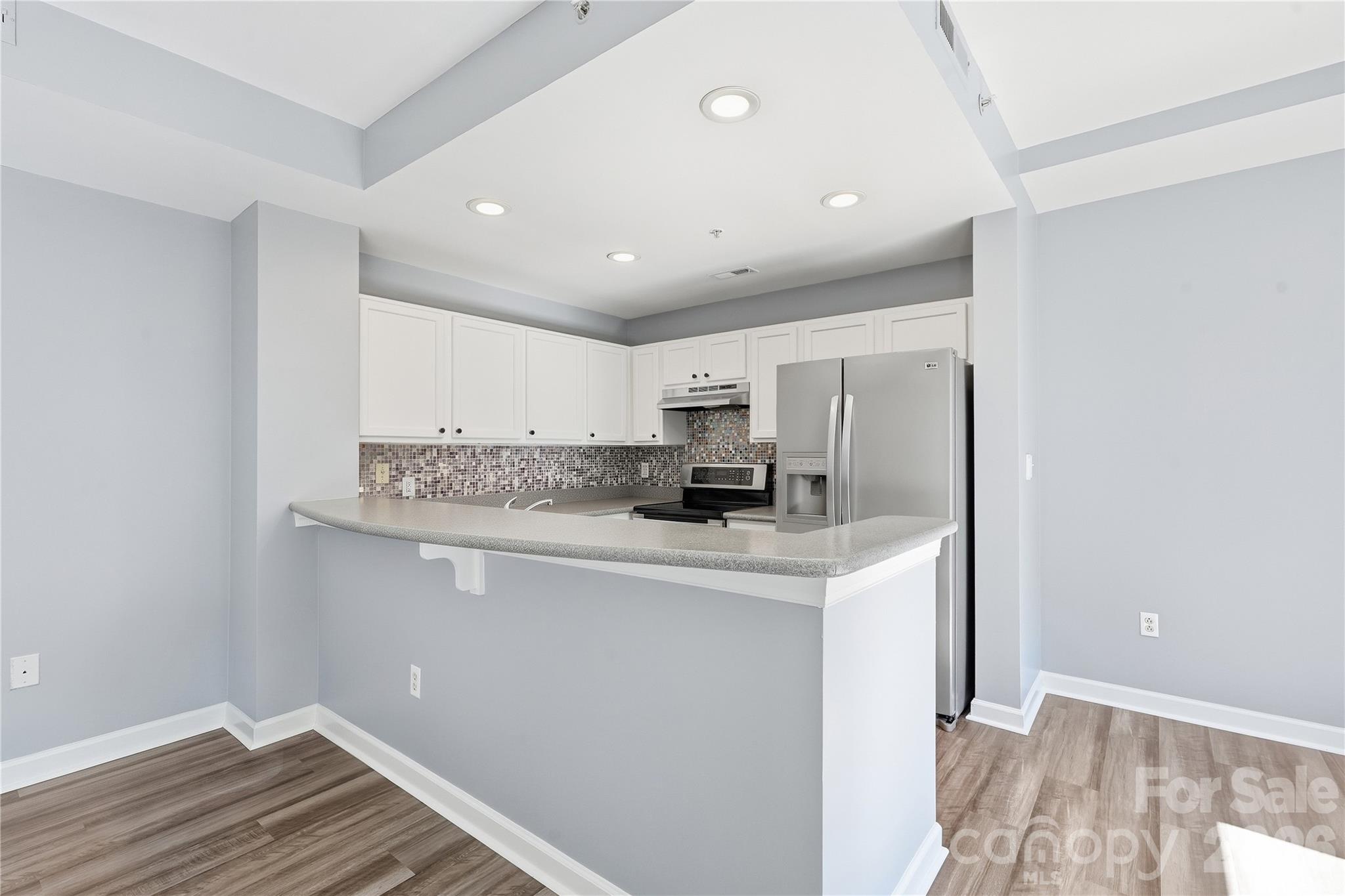 718 W Trade Street