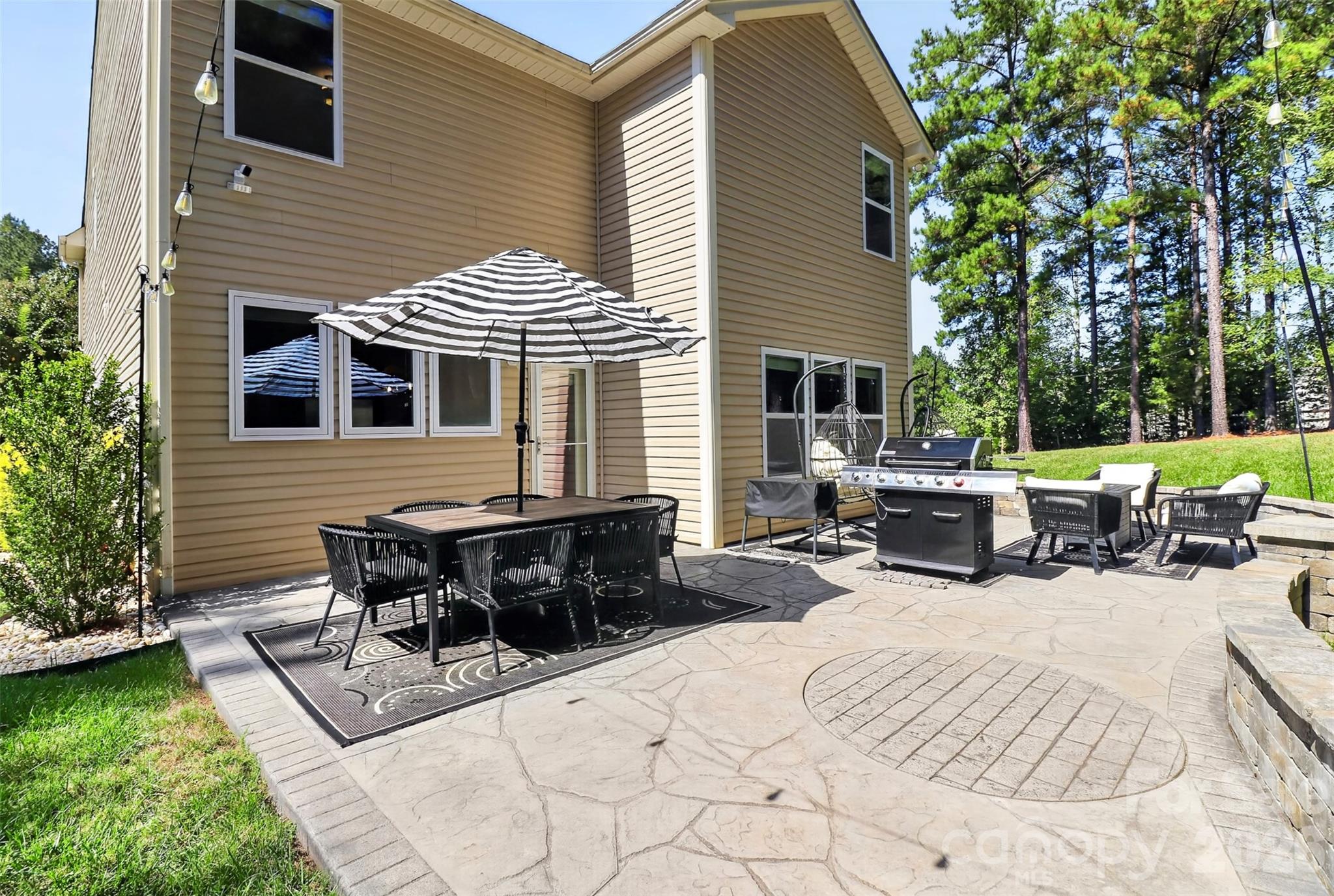 8122 Mossy Rock Road