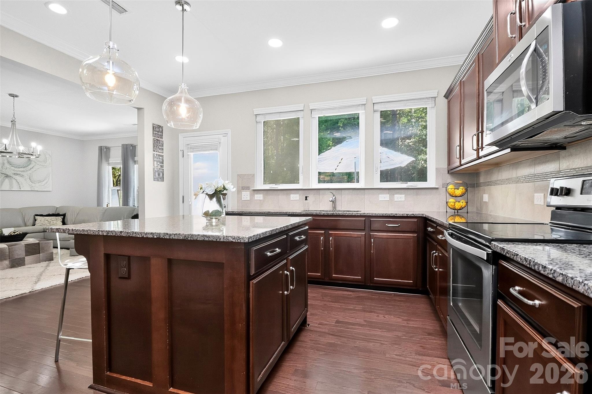 8122 Mossy Rock Road