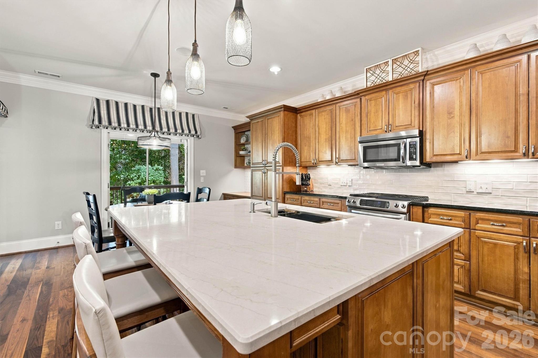 7365 Thornblade Court