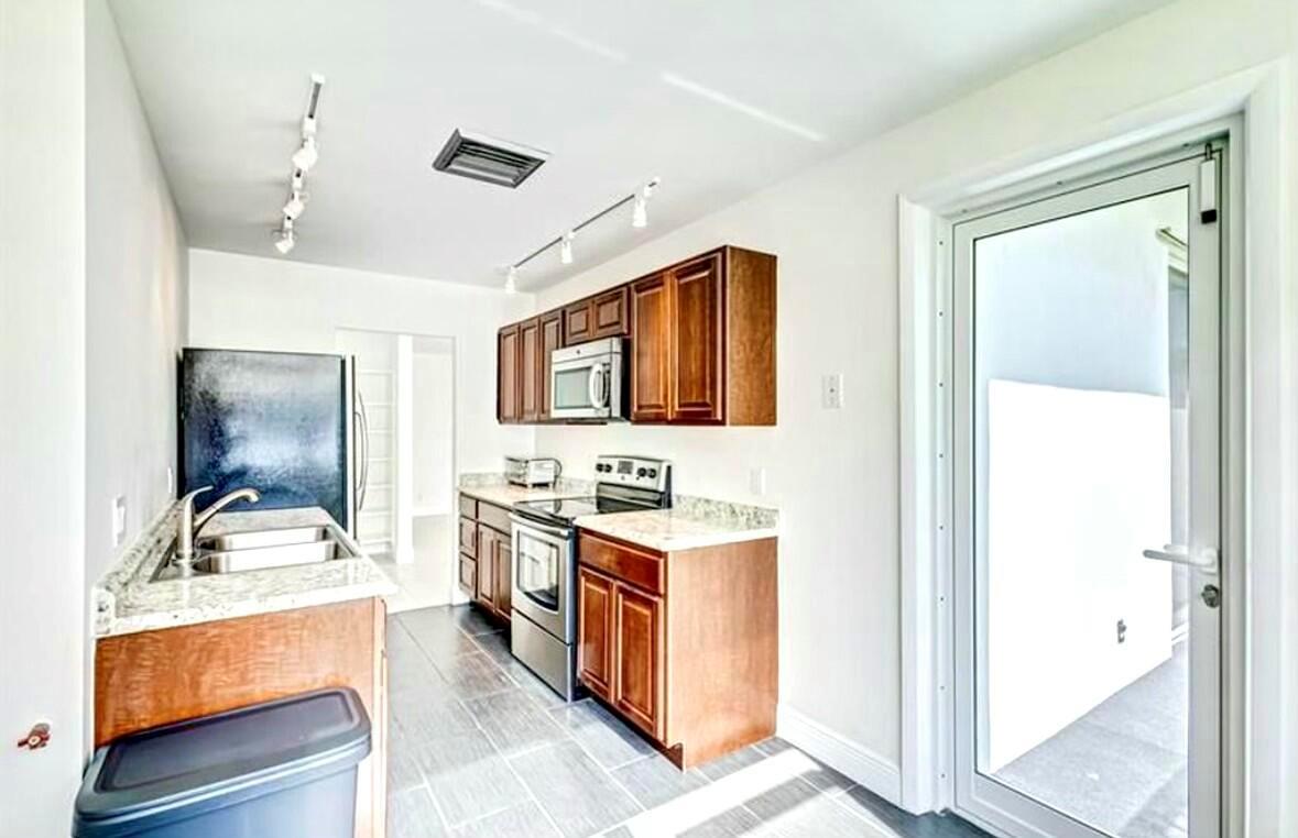 1701 S Flagler Drive 101